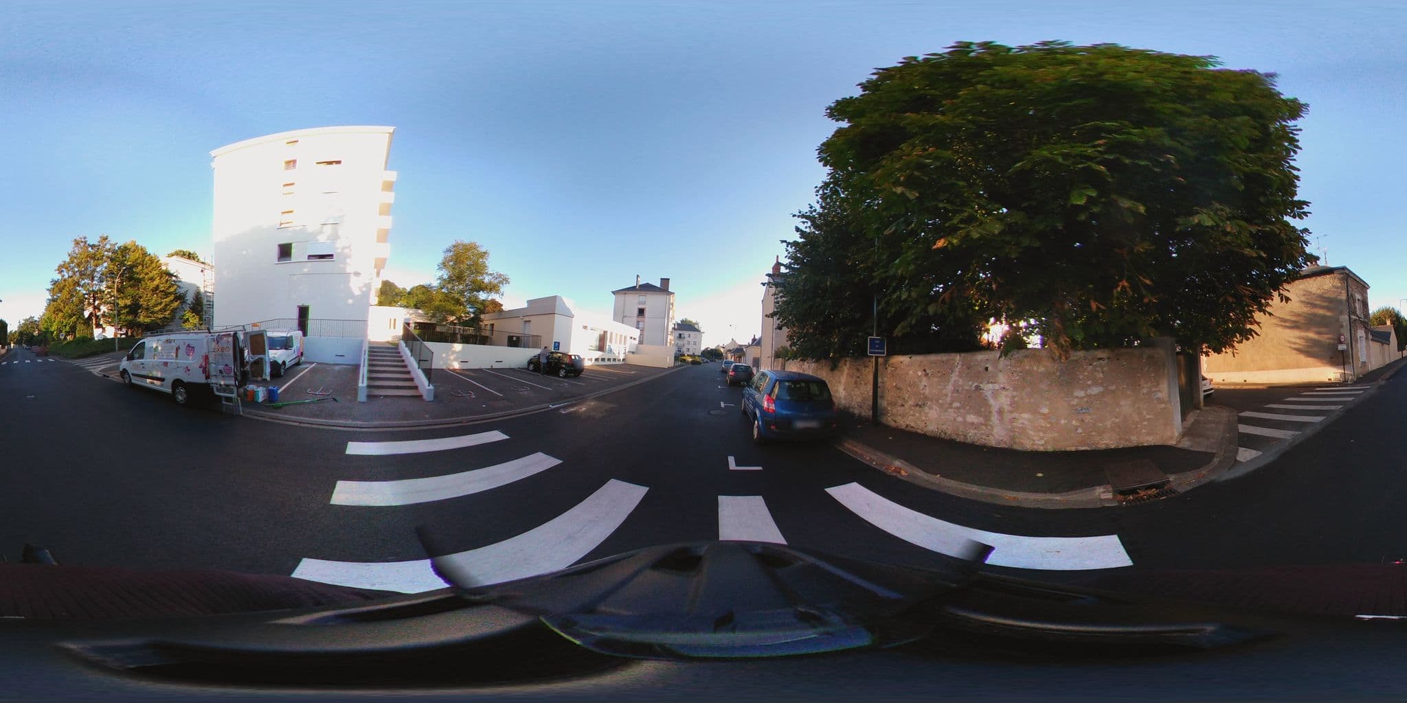 Street view near Terres de France, Saint-Cyr-sur-Loire — © monsieur_a (CC BY-SA · Mapillary)