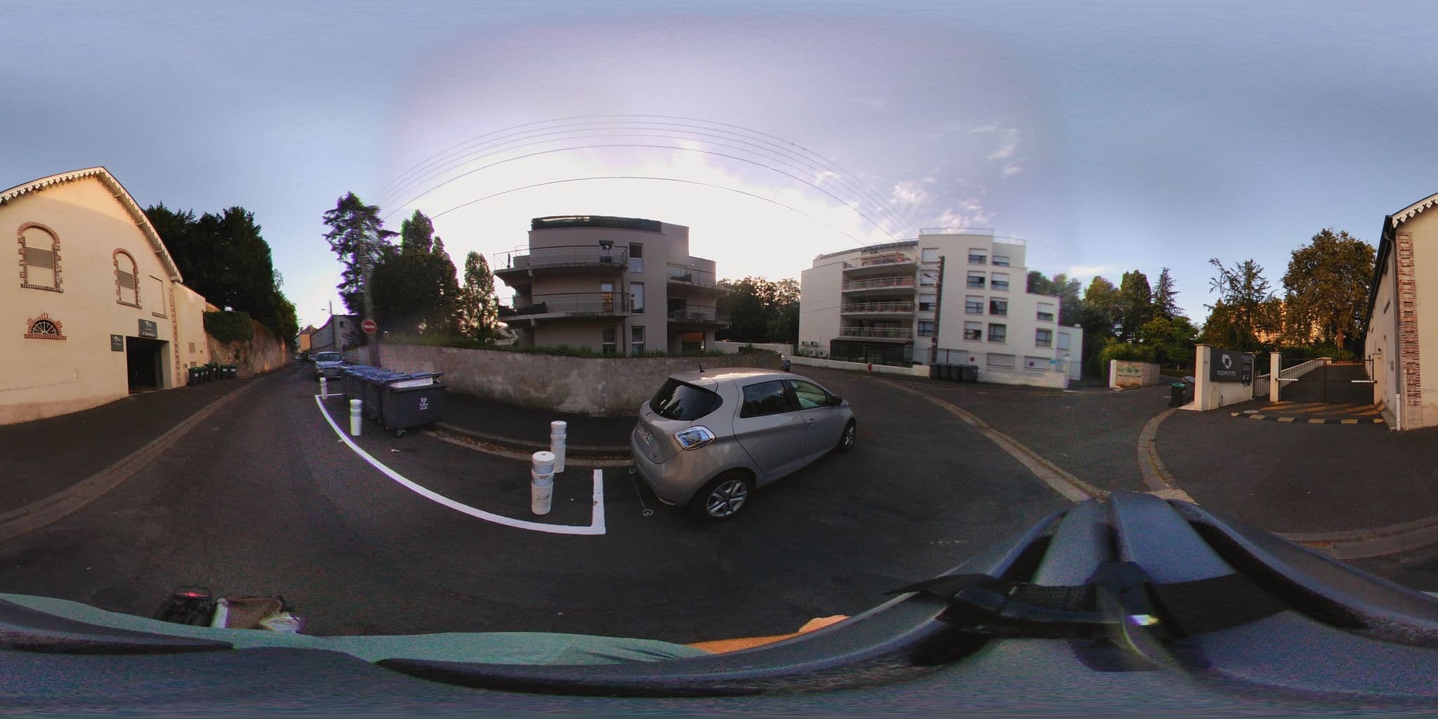 Street view near Résidence Services Seniors DOMITYS - Le Parc Belmont, Saint-Cyr-sur-Loire — © alixun (CC BY-SA · Mapillary)