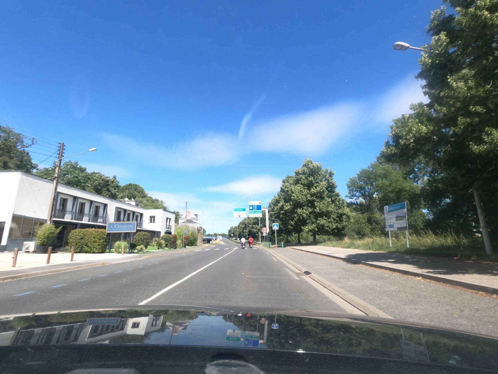 Street view near Le Pont de la Motte, Saint-Cyr-sur-Loire — © uwekoch (CC BY-SA · Mapillary)