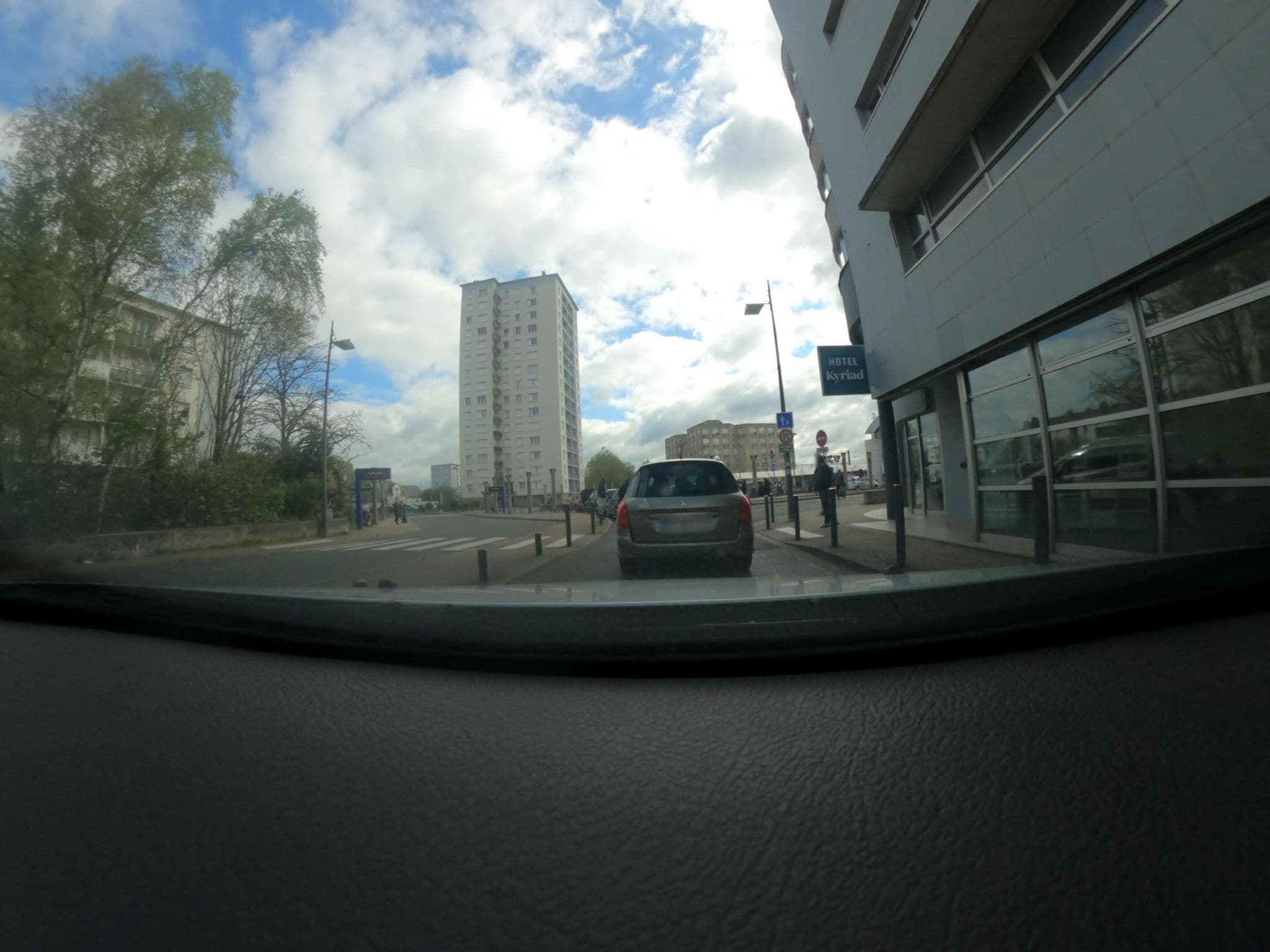 Street view near Hôtel Kyriad Tours St Pierre des Corps Gare, Tours — © Wodner (CC BY-SA · Mapillary)