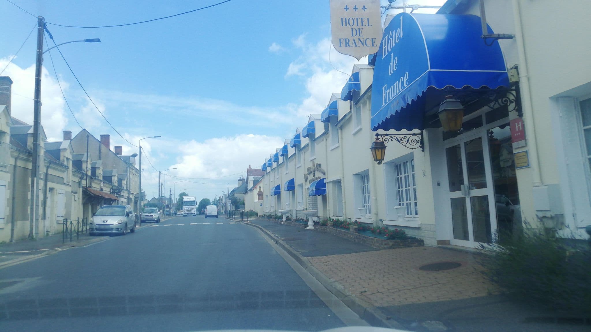 Street view near Hôtel de France, Contres — © tif35 (CC BY-SA · Mapillary)