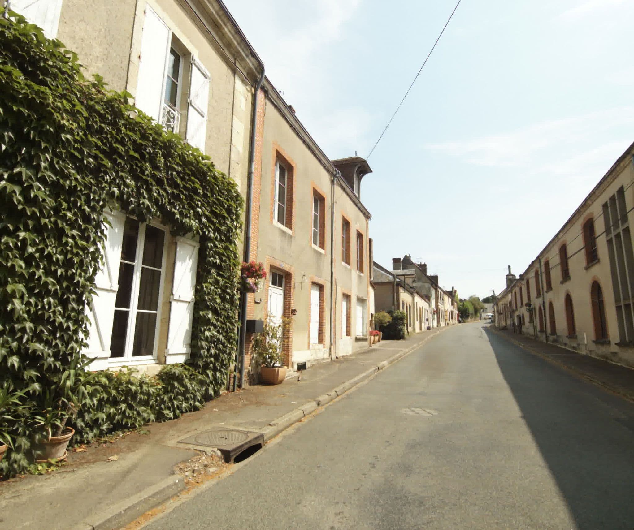 Street view near Hotel Les Communs, Authon-du-Perche — © sogefi (CC BY-SA · Mapillary)
