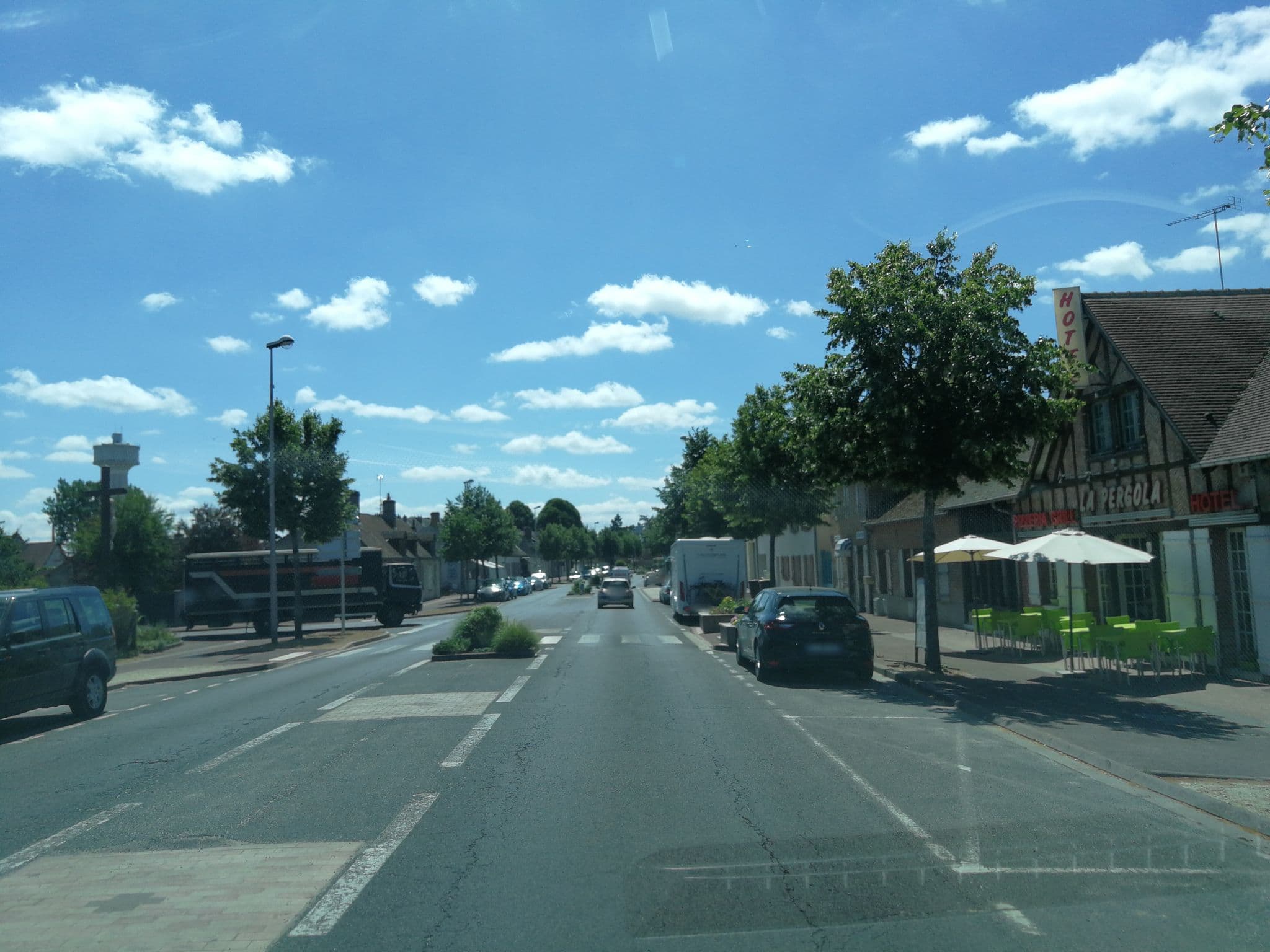 Street view near Hôtel Pizzéria Grill la Pergola, Lamotte-Beuvron — © jerome_pietri (CC BY-SA · Mapillary)