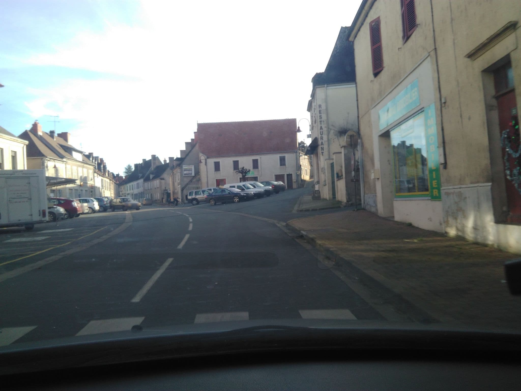 Street view near Restaurant du Pont, Le Châtelet — © operon85 (CC BY-SA · Mapillary)