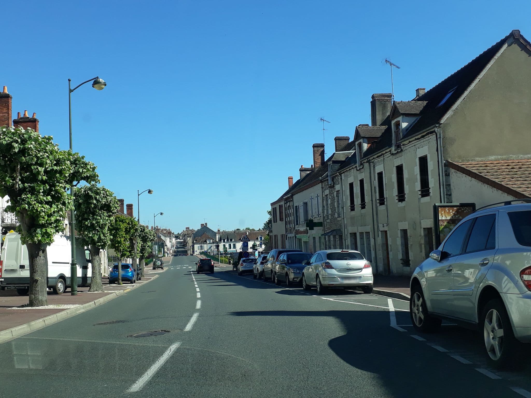 Street view near Logis Hôtel du Cerf, Briare — © df45 (CC BY-SA · Mapillary)