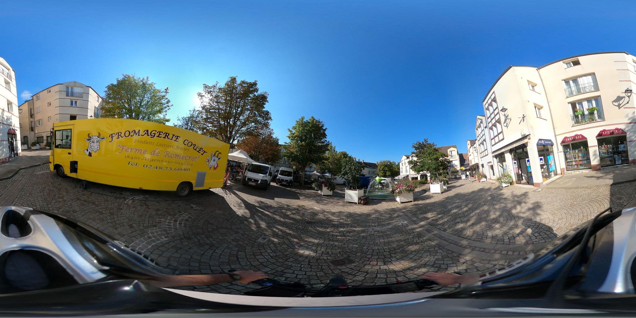 Street view near Selectour - Ambassade Voyages, Olivet — © u4y0u (CC BY-SA · Mapillary)