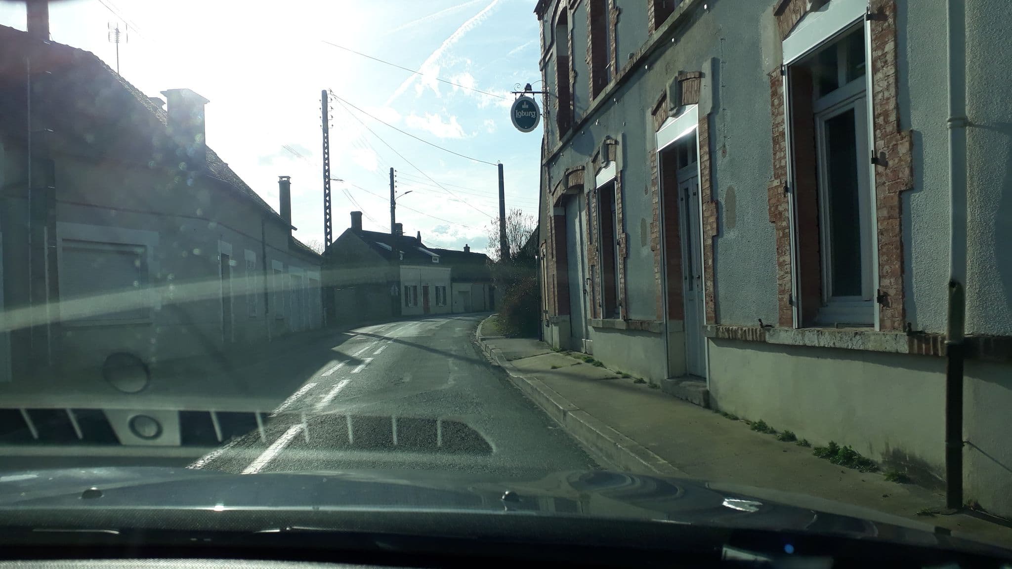 Street view near L'Auberge de Courcy, Chilleurs-aux-Bois — © df45 (CC BY-SA · Mapillary)