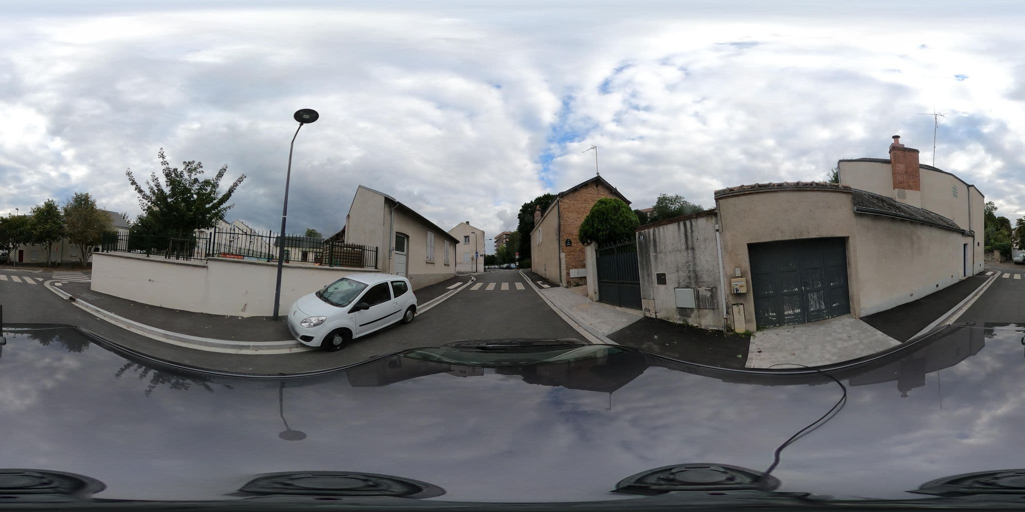 Street view near Le Jardin Cache, Orléans — © u4y0u (CC BY-SA · Mapillary)