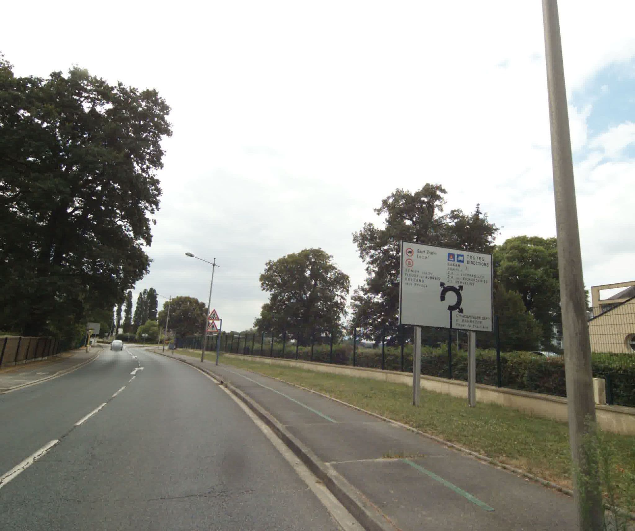 Street view near Foyer la Clairiere, Semoy — © sogefi (CC BY-SA · Mapillary)