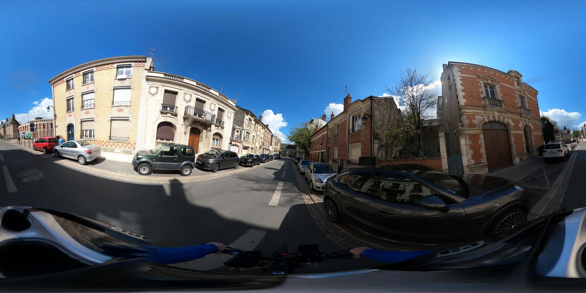 Street view near Aparthotel Orléans, Orléans — © u4y0u (CC BY-SA · Mapillary)