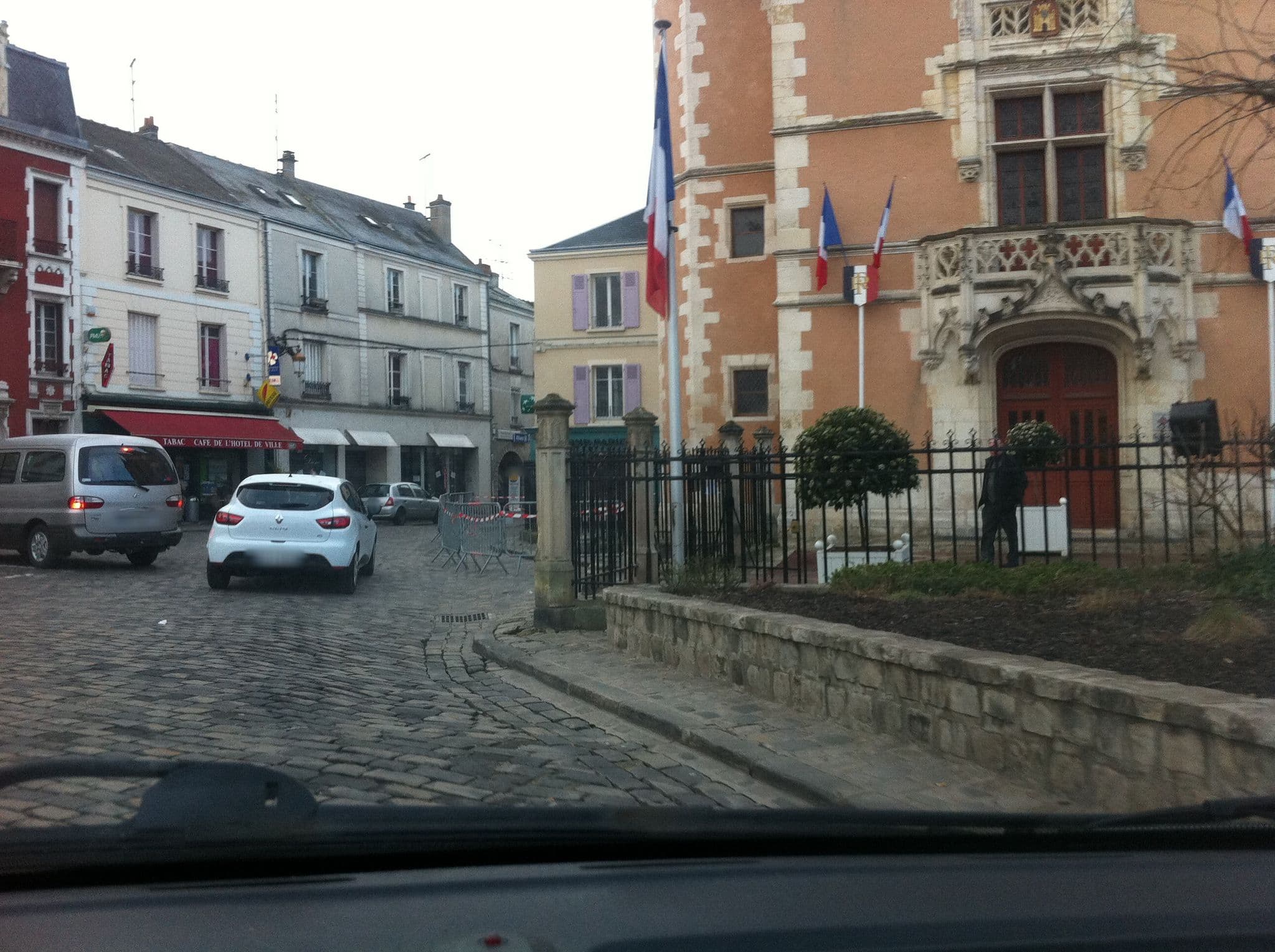 Street view near Selectour - Orelis Voyages, Étampes — © eric_pommereau (CC BY-SA · Mapillary)