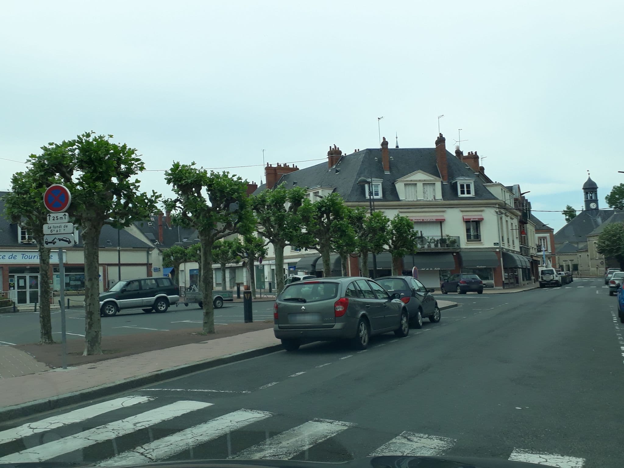 Street view near Tour Jeanne d'Arc-Sully, Sully-sur-Loire — © df45 (CC BY-SA · Mapillary)