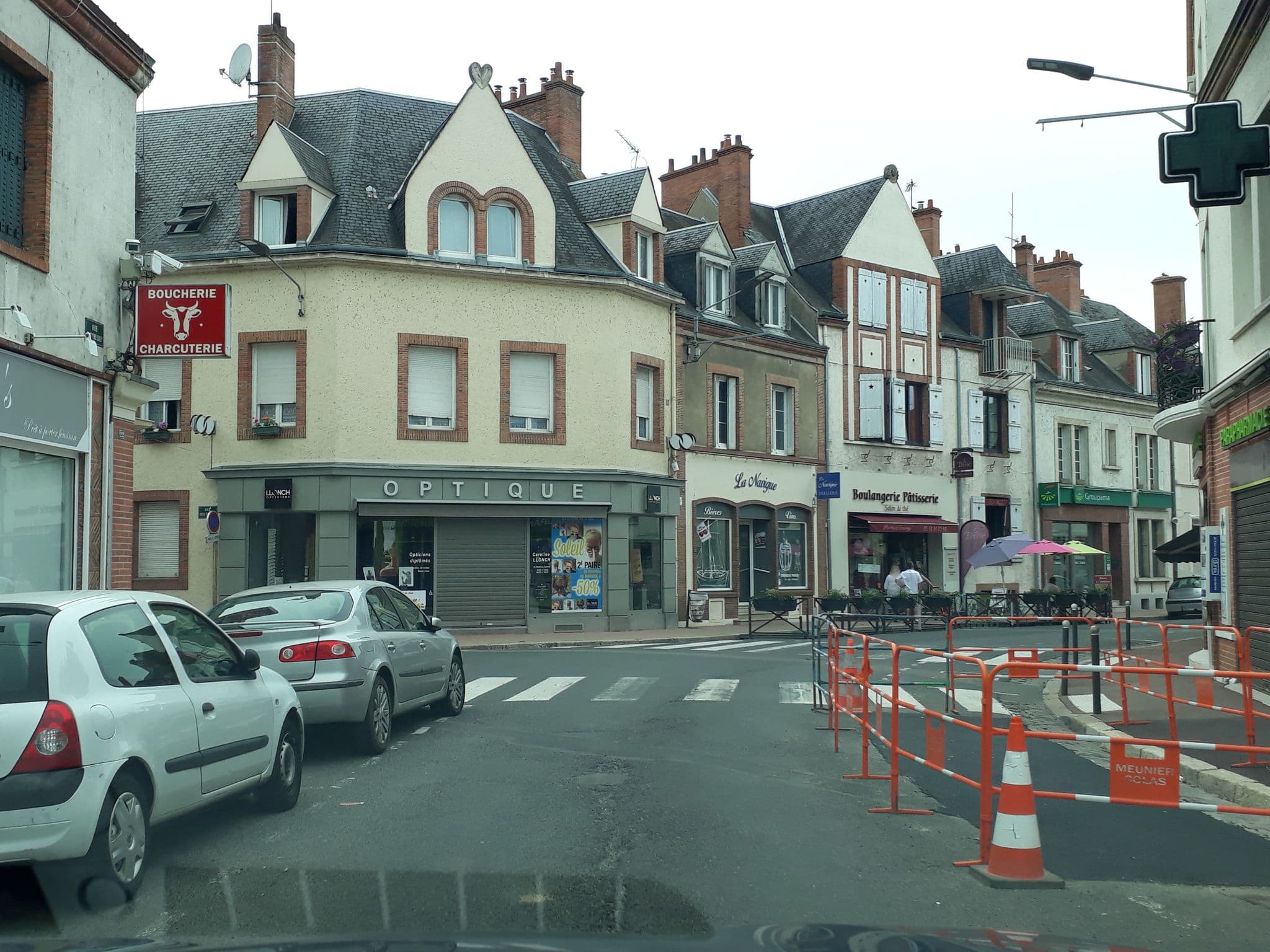 Street view near Maison de la Huardiere, Sully-sur-Loire — © df45 (CC BY-SA · Mapillary)