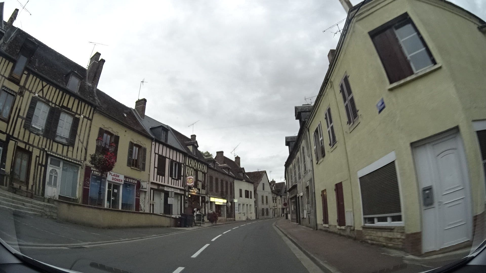 Street view near Gite de Chateau-Renard, Château-Renard — © ljbouere (CC BY-SA · Mapillary)