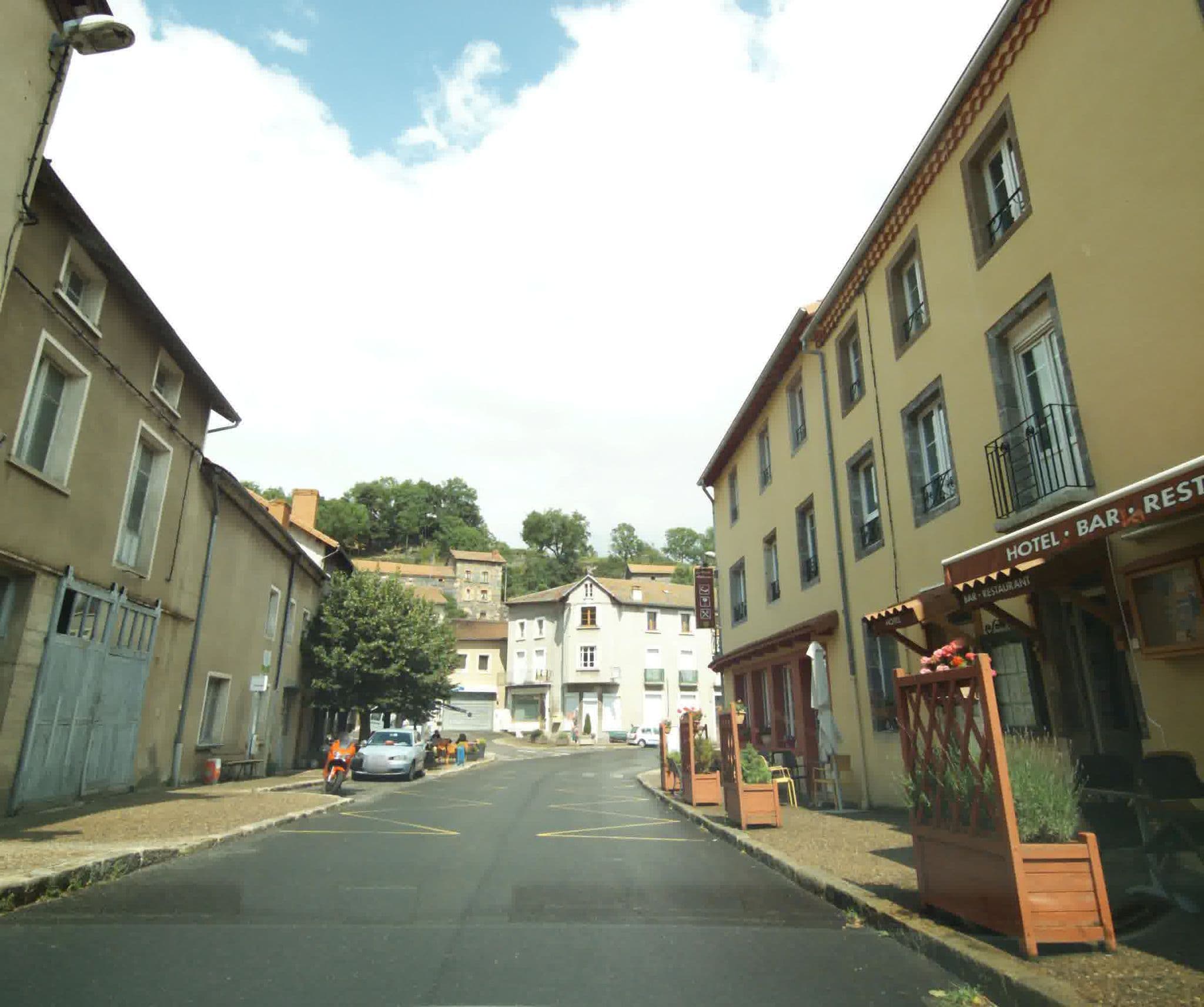 Street view near L'Abri du Jacquet, Bains — © sogefi (CC BY-SA · Mapillary)