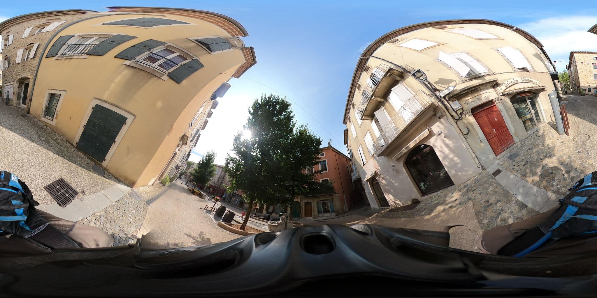 Street view near Appartement cosy idéal pour 2 personnes situé à Aubenas, Aubenas — © Krob (CC BY-SA · Mapillary)