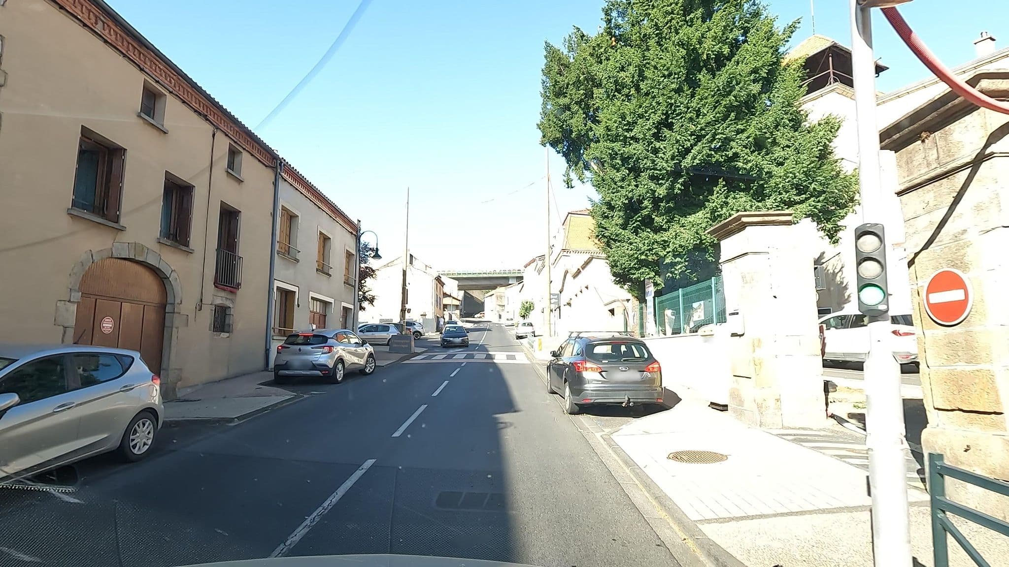 Street view near Hôtel Formule 1, Vic-le-Comte — © vinisa (CC BY-SA · Mapillary)