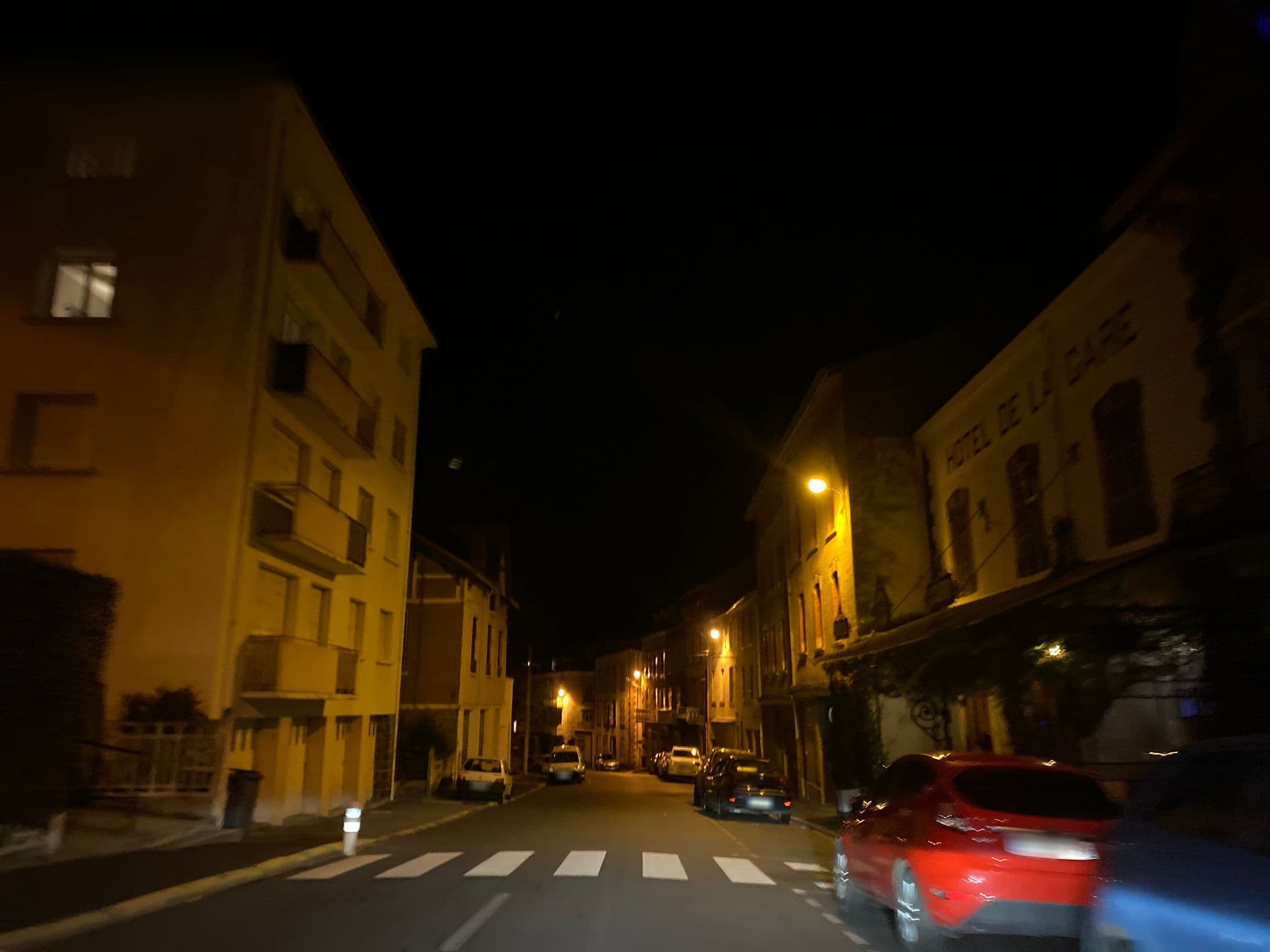 Street view near Hostellerie De La Gare, Thiers — © fpm (CC BY-SA · Mapillary)