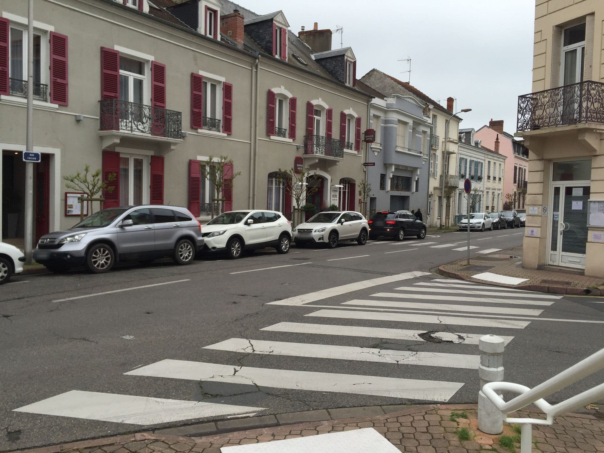 Street view near Les Thermes de Callou, Vichy — © zimmy (CC BY-SA · Mapillary)