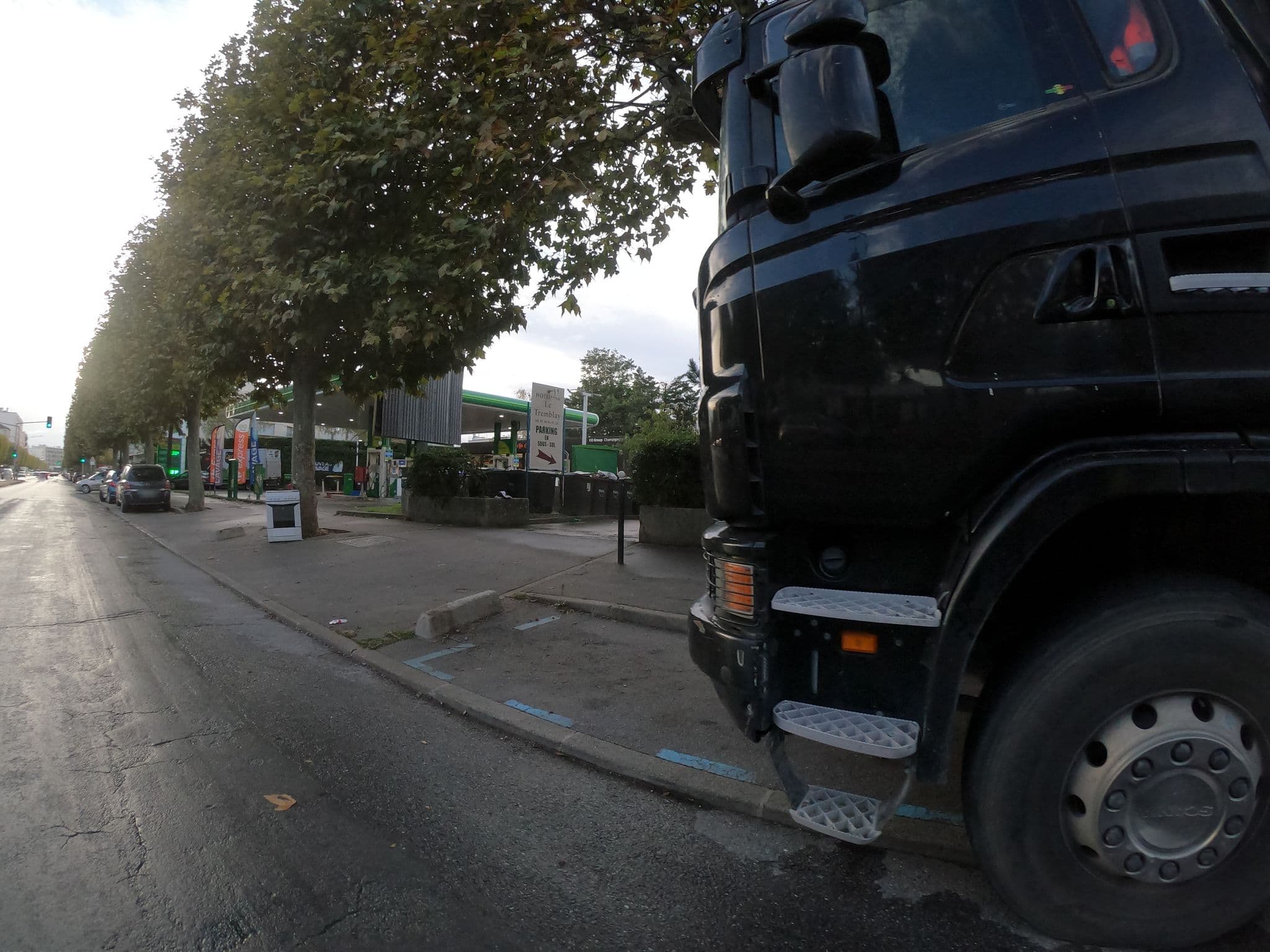 Street view near Hôtel résidence du Tremblay, Champigny-sur-Marne — © cartocite (CC BY-SA · Mapillary)