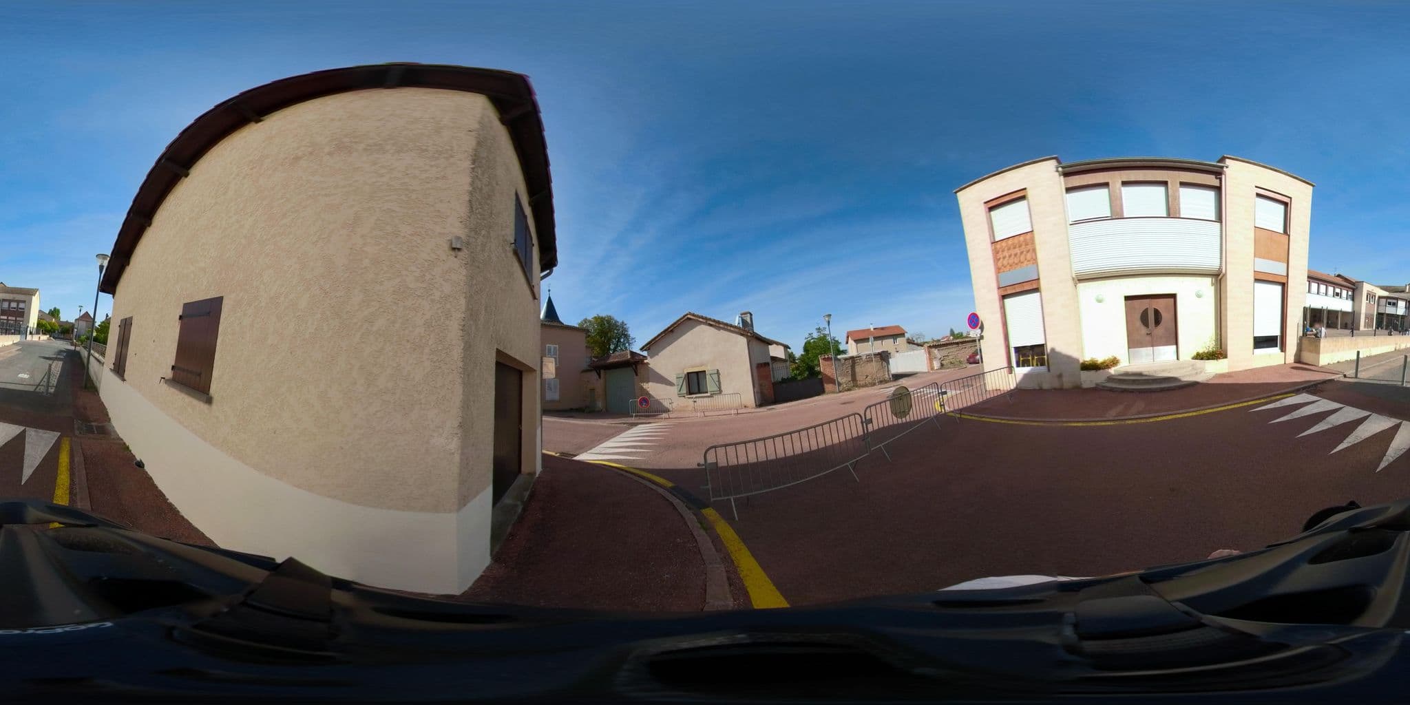 Street view near Chambre Douce, Pouilly-sous-Charlieu — © capmoustache (CC BY-SA · Mapillary)
