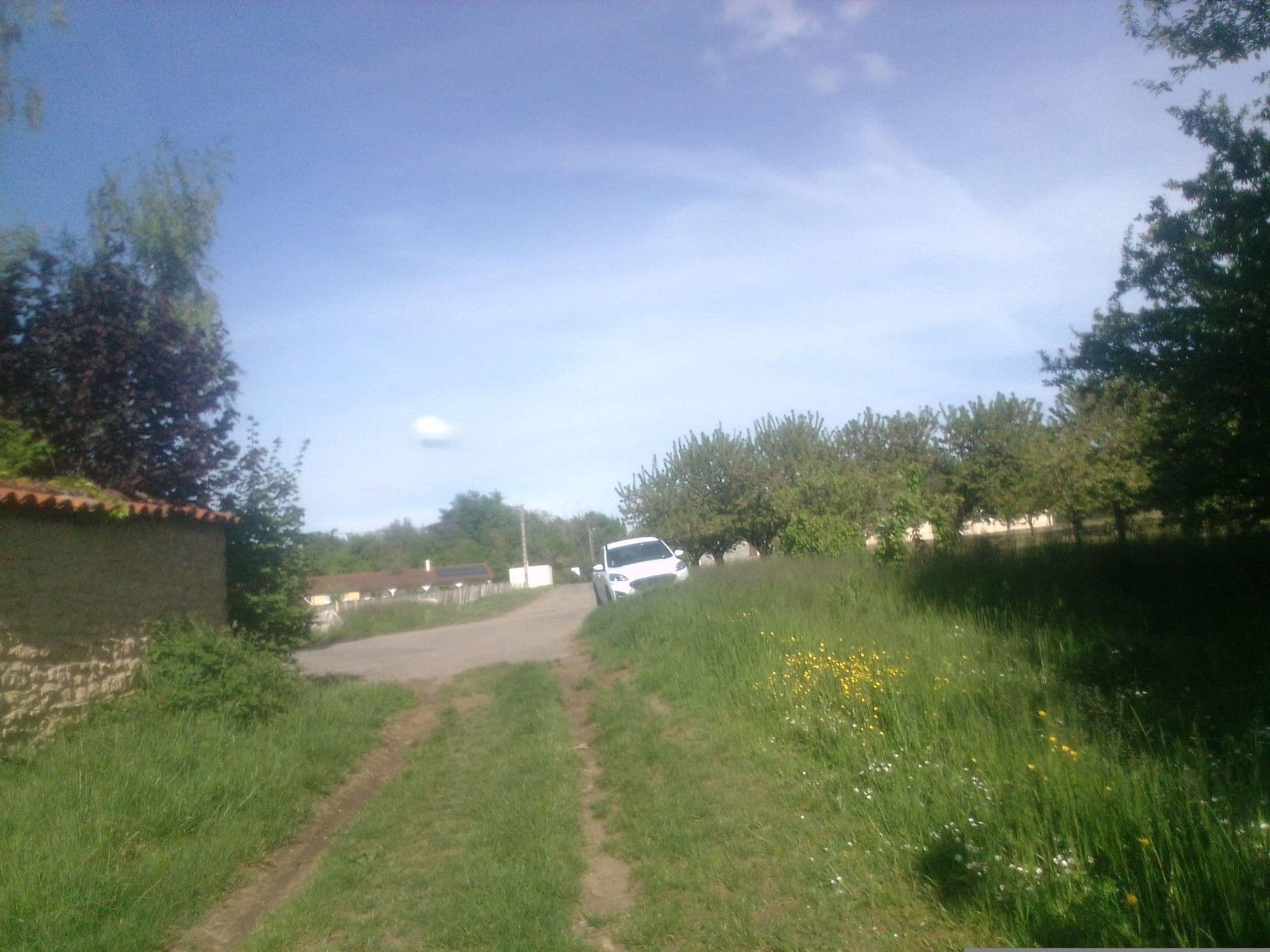 Street view near Gite De L'horloge, Pommiers — © HugoC01 (CC BY-SA · Mapillary)