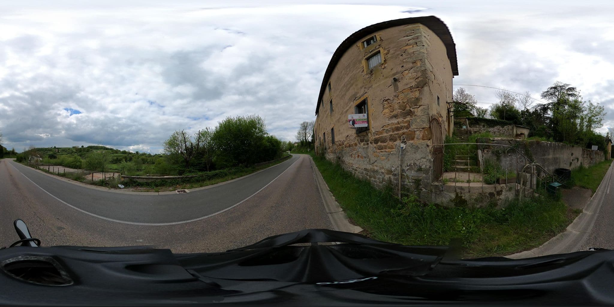 Street view near Auberge Gelin, Saint-Denis-de-Cabanne — © capmoustache (CC BY-SA · Mapillary)