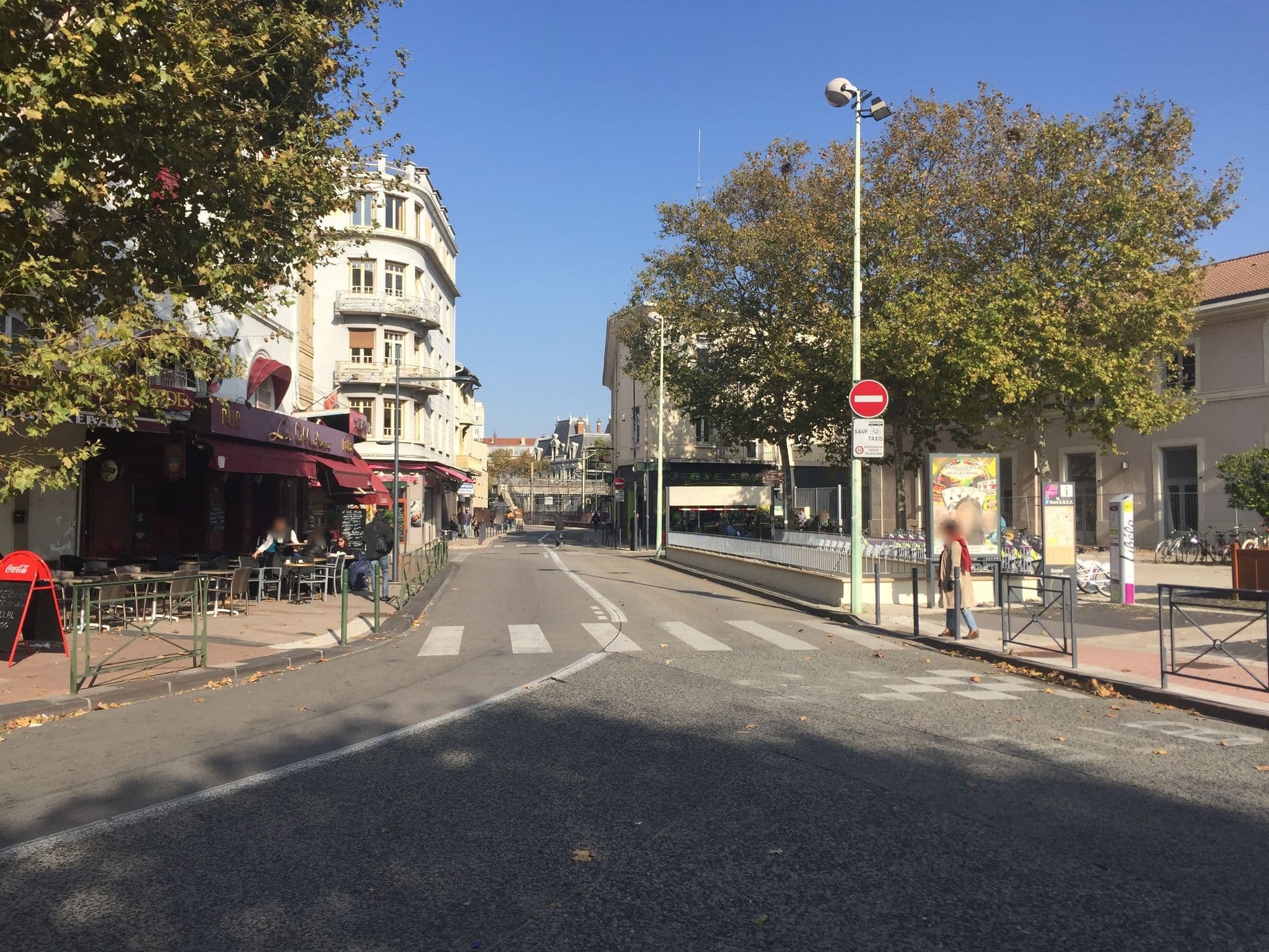 Street view near Les Négociants, Valence — © zimmy (CC BY-SA · Mapillary)