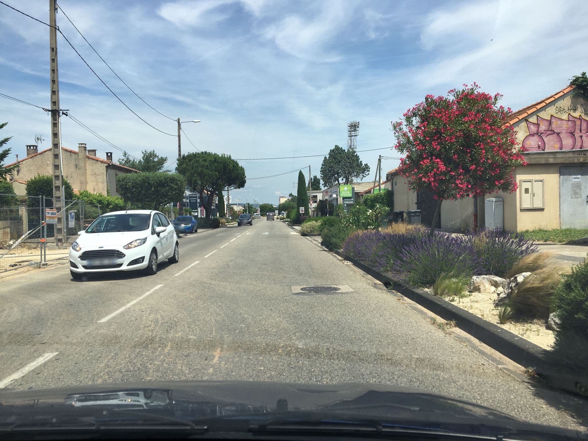 Street view near Hôtel la Crémaillère, Montélimar — © cabinetcourbi (CC BY-SA · Mapillary)