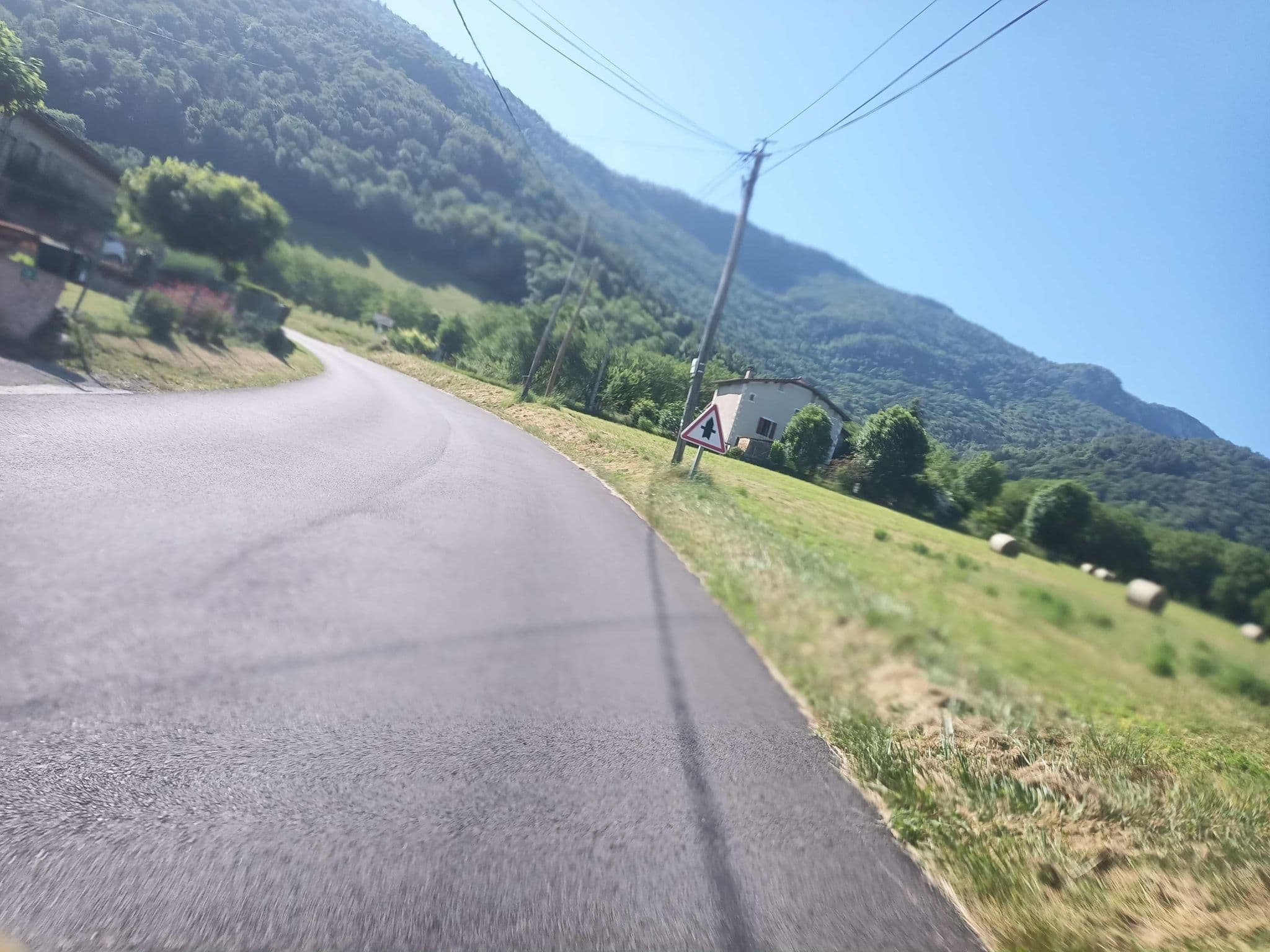 Street view near Estapade des Tourelons, Saint-Jean-en-Royans — © connermacleod69 (CC BY-SA · Mapillary)