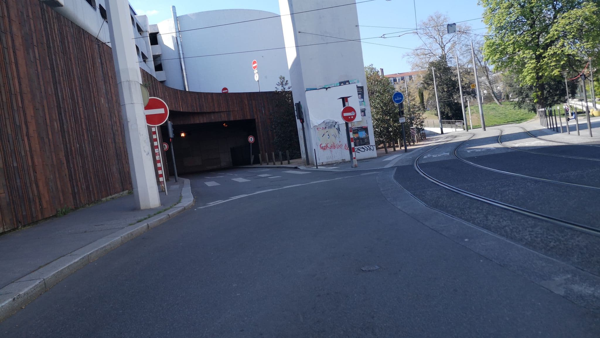 Street view near Hôtel Campanile Lyon Centre Perrache, Lyon 02 — © blueberry (CC BY-SA · Mapillary)