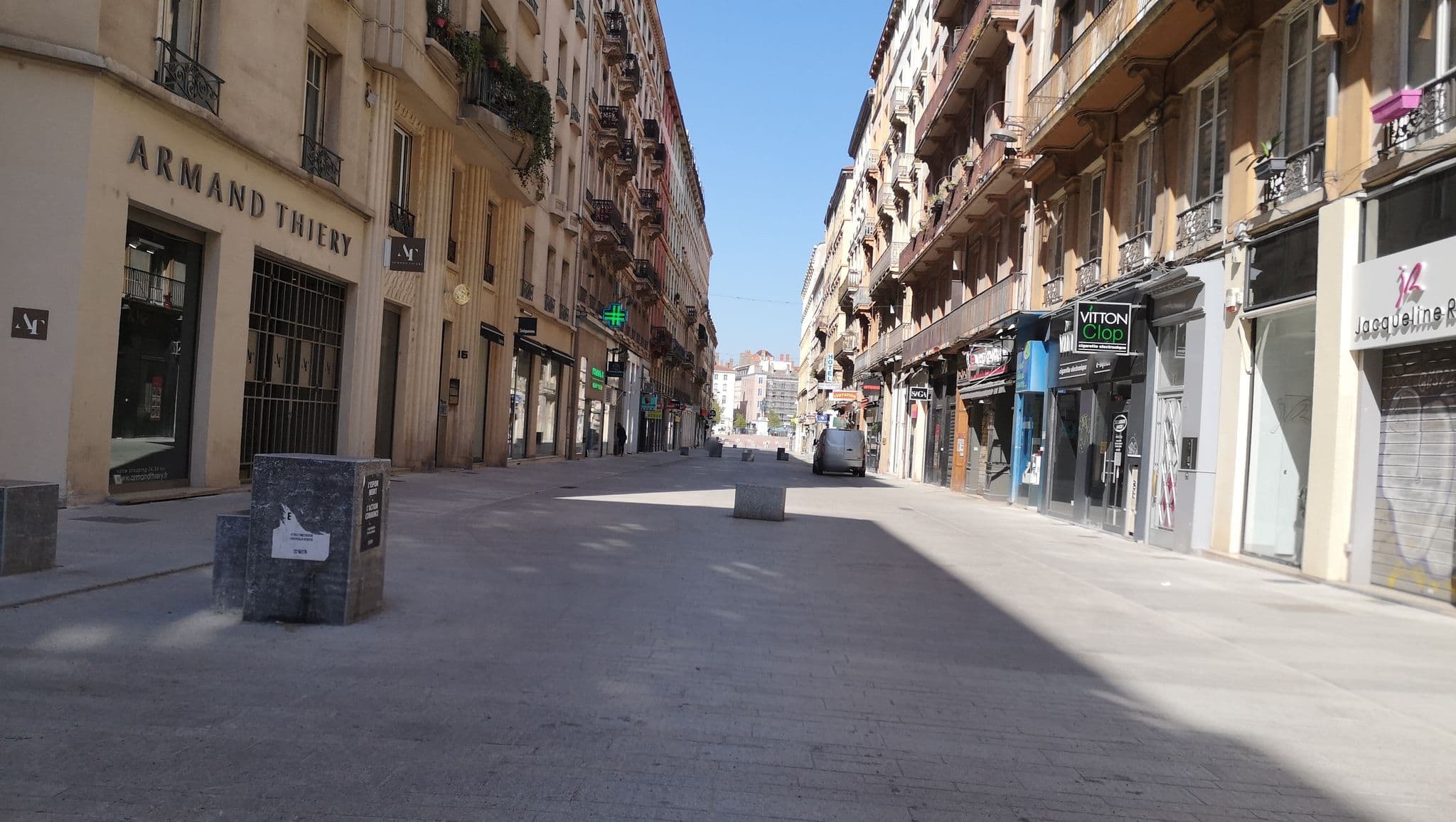 Street view near Appart' Sala, Lyon 02 — © blueberry (CC BY-SA · Mapillary)