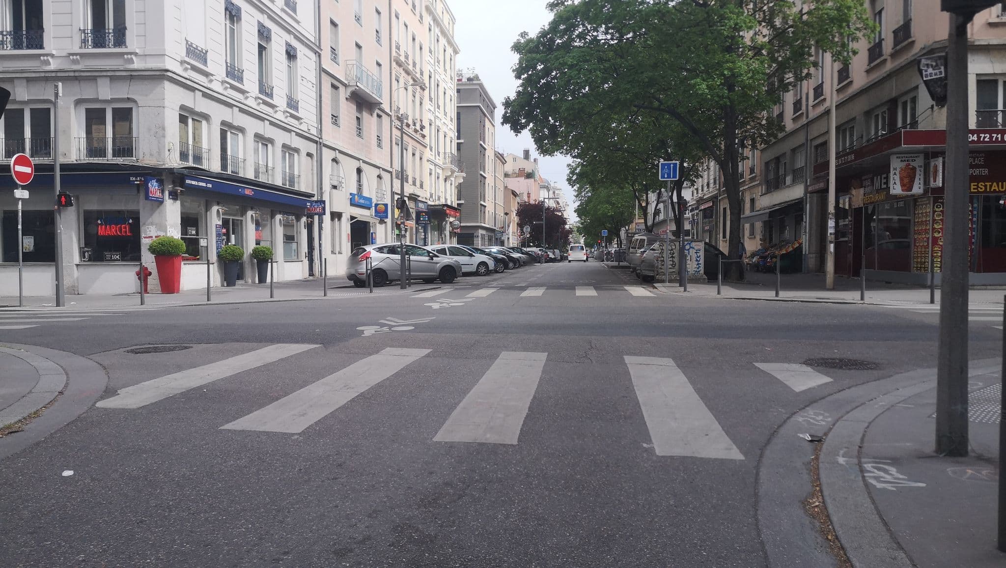 Street view near Comfort Suites, Lyon 07 — © blueberry (CC BY-SA · Mapillary)