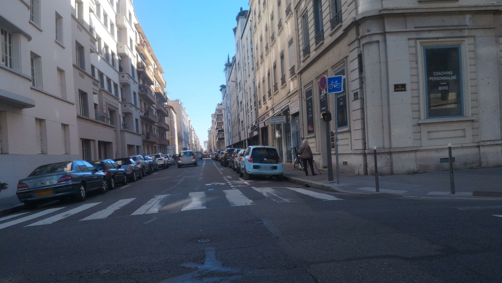 Street view near Superbe Appartement Parc Tête d'Or, Lyon 06 — © blueberry (CC BY-SA · Mapillary)