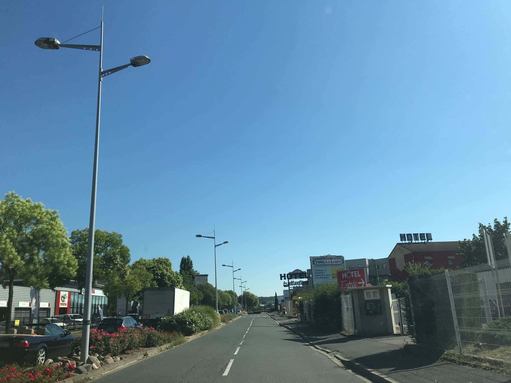 Street view near Hotel Alizé Villefrance-sur-Saône, Jassans-Riottier — © thepriben (CC BY-SA · Mapillary)
