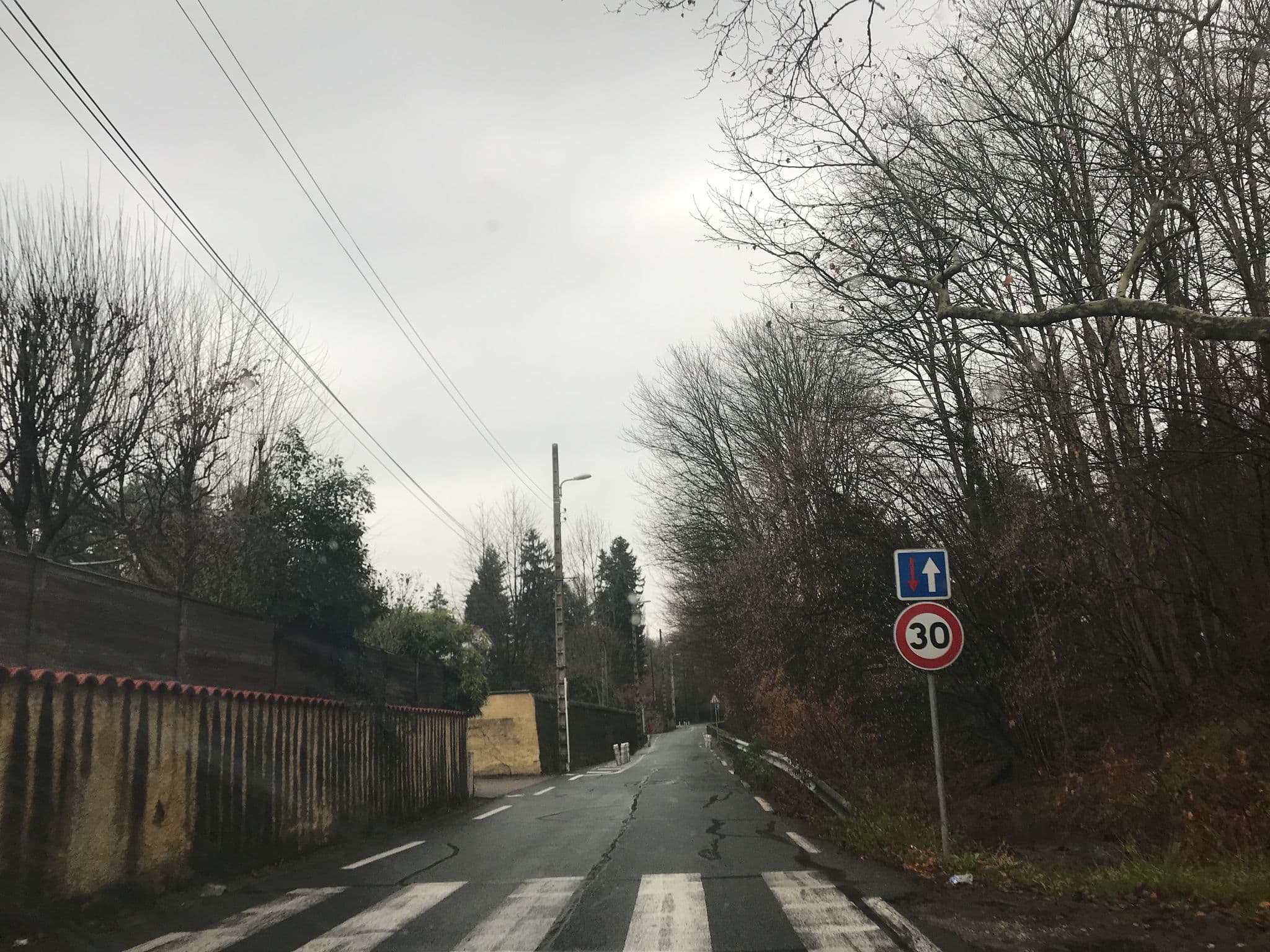 Street view near Adoma, Fontaines-sur-Saône — © thepriben (CC BY-SA · Mapillary)