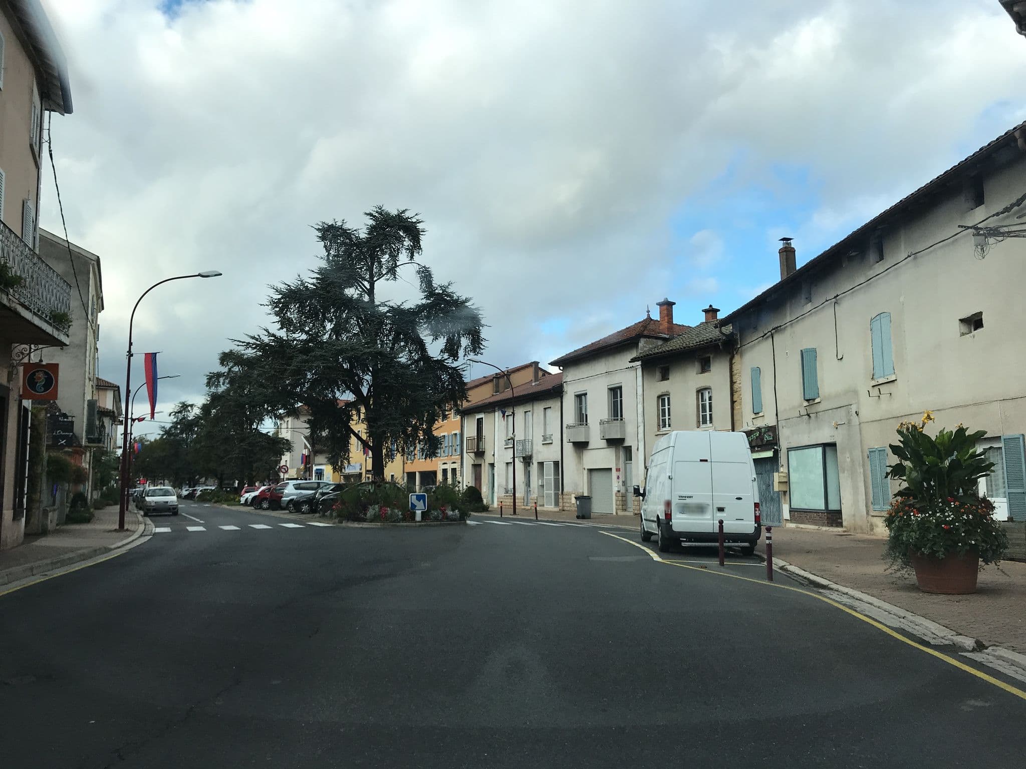 Street view near Selectour - Voyages Courriers des Dombes, Châtillon-sur-Chalaronne — © thepriben (CC BY-SA · Mapillary)