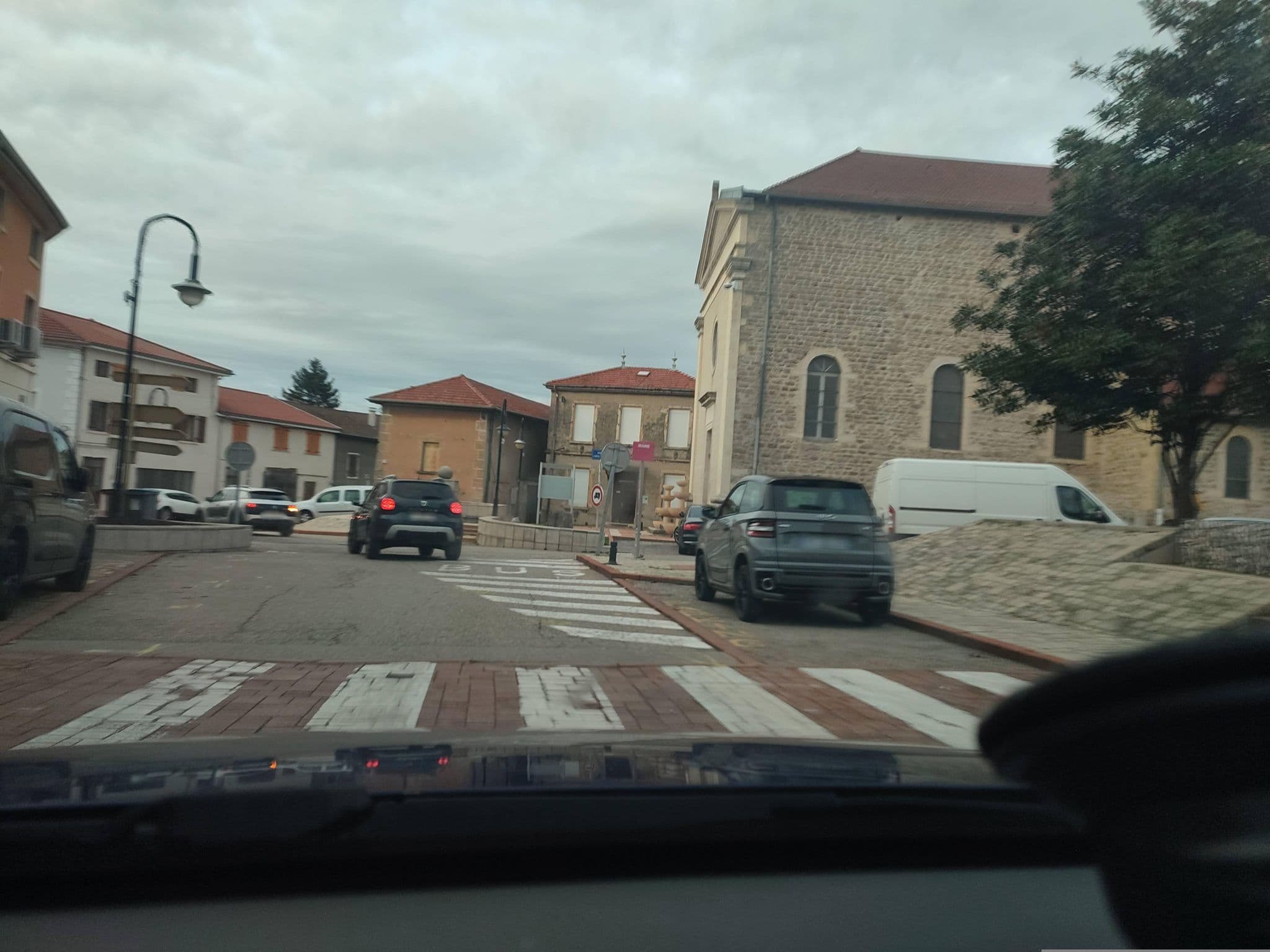 Street view near Centre de l'Enfance, Saint-Quentin-Fallavier — © VincentCoq (CC BY-SA · Mapillary)