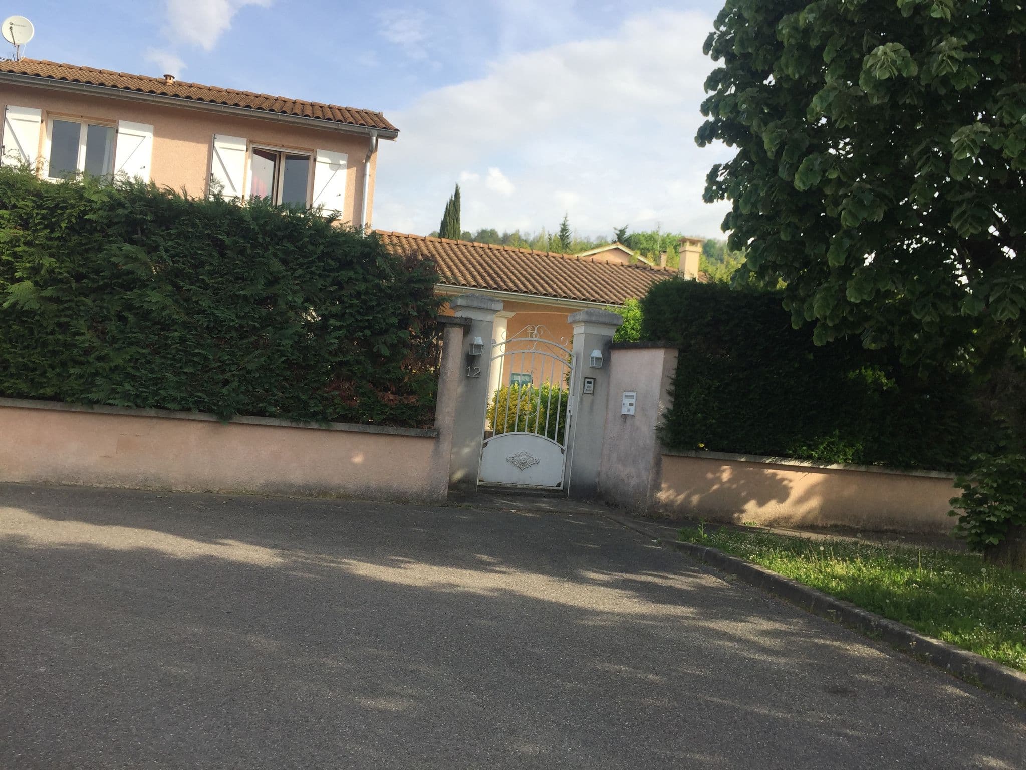 Street view near Hôtel Formule 1, Beynost — © thepriben (CC BY-SA · Mapillary)