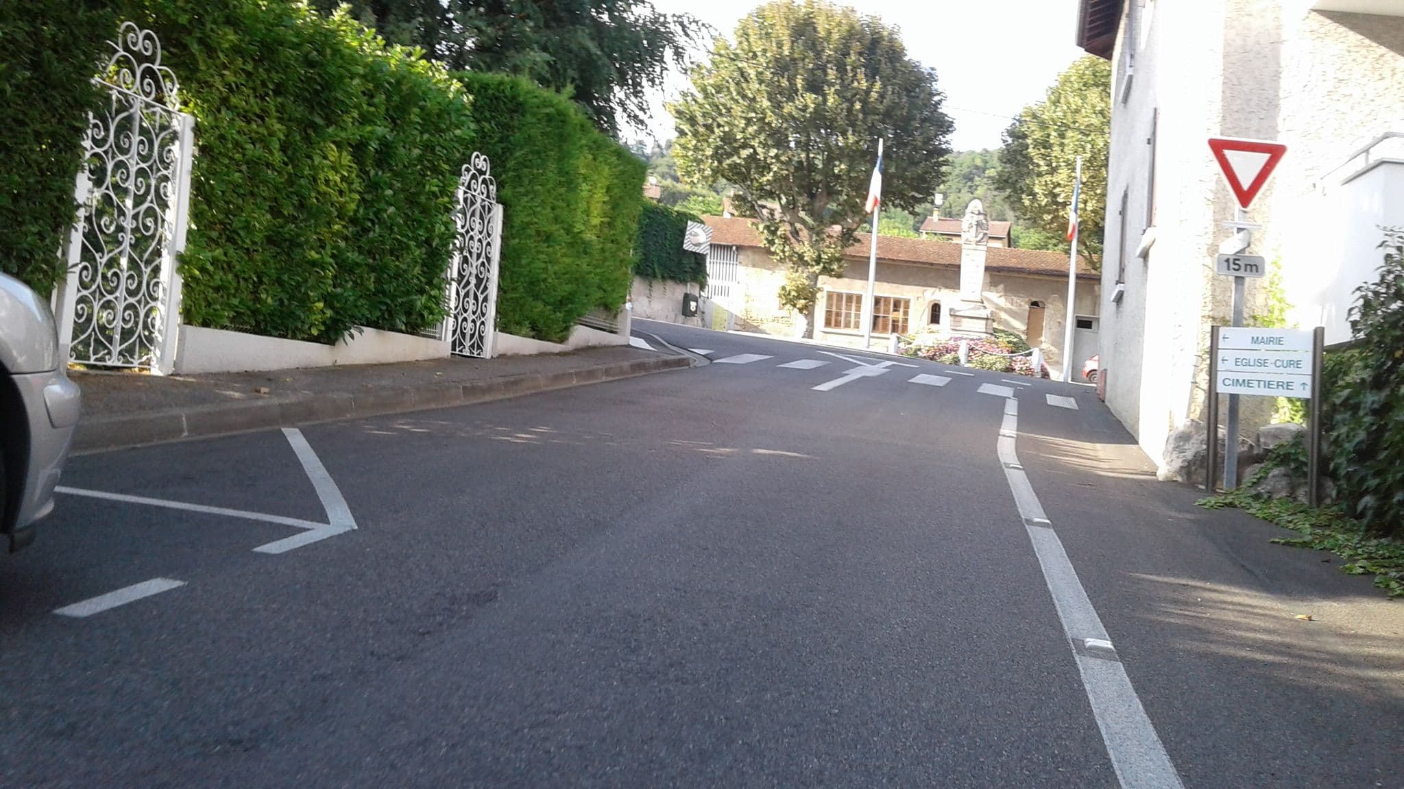 Street view near Hôtel Logis Lyon Establissements, Beynost — © thepriben (CC BY-SA · Mapillary)