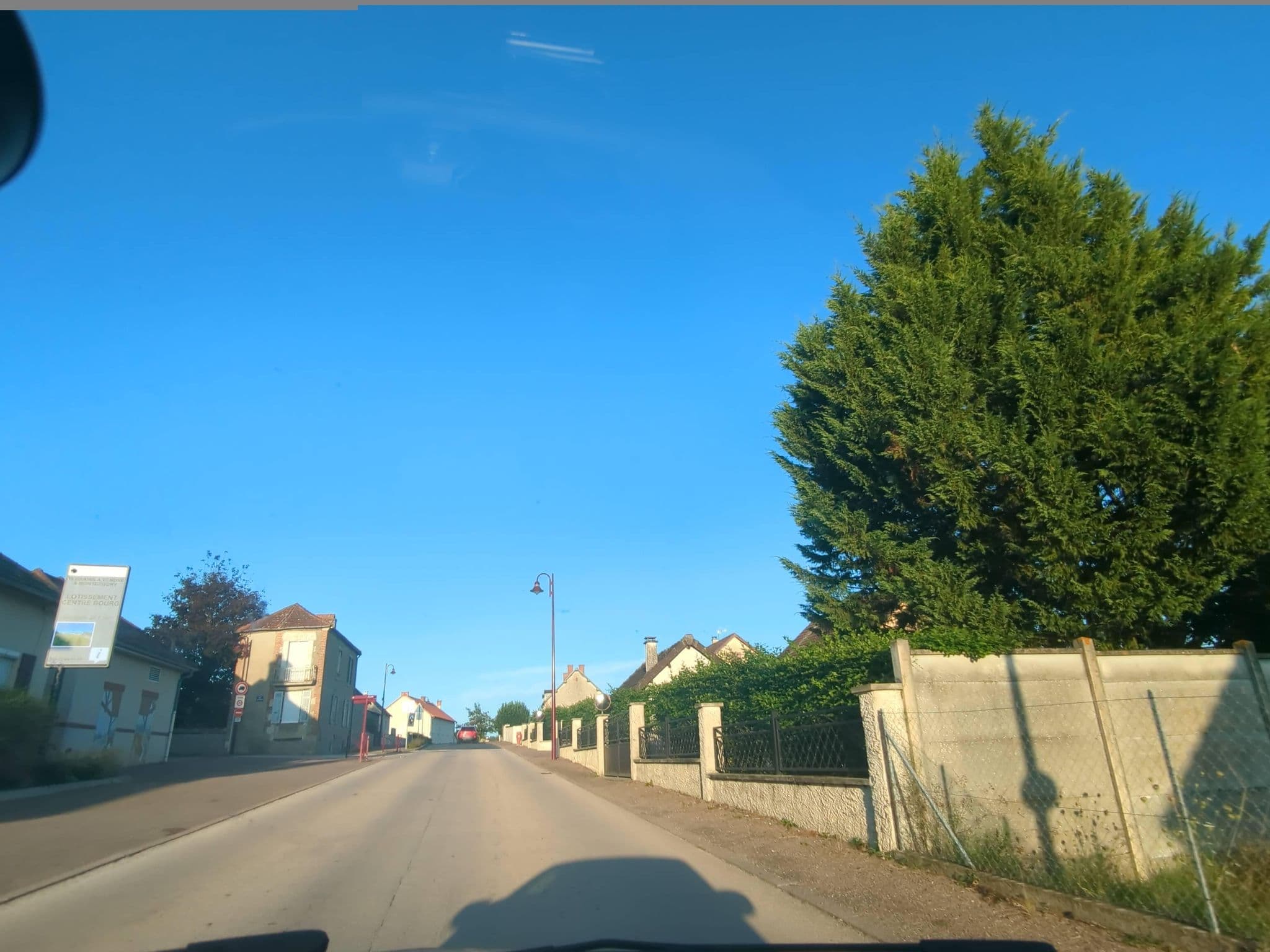 Street view near Hameau des Damayots, Lusigny — © Aurel4012 (CC BY-SA · Mapillary)