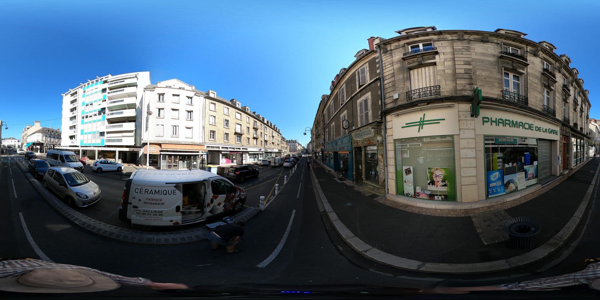 Street view near Le Méditerranée, Nevers — © geovelo (CC BY-SA · Mapillary)