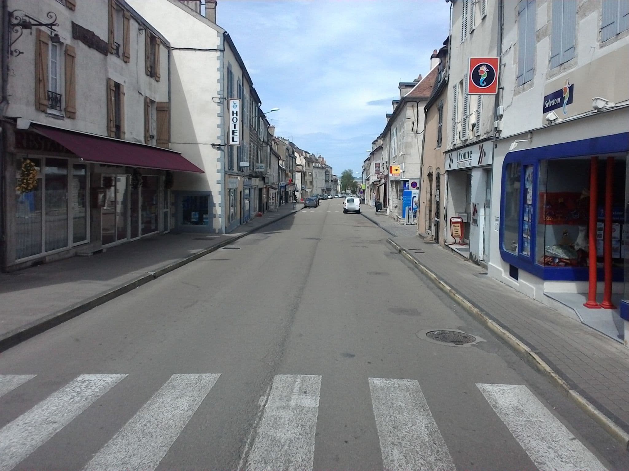 Street view near Selectour - Yonne Voyages, Avallon — © mprins (CC BY-SA · Mapillary)
