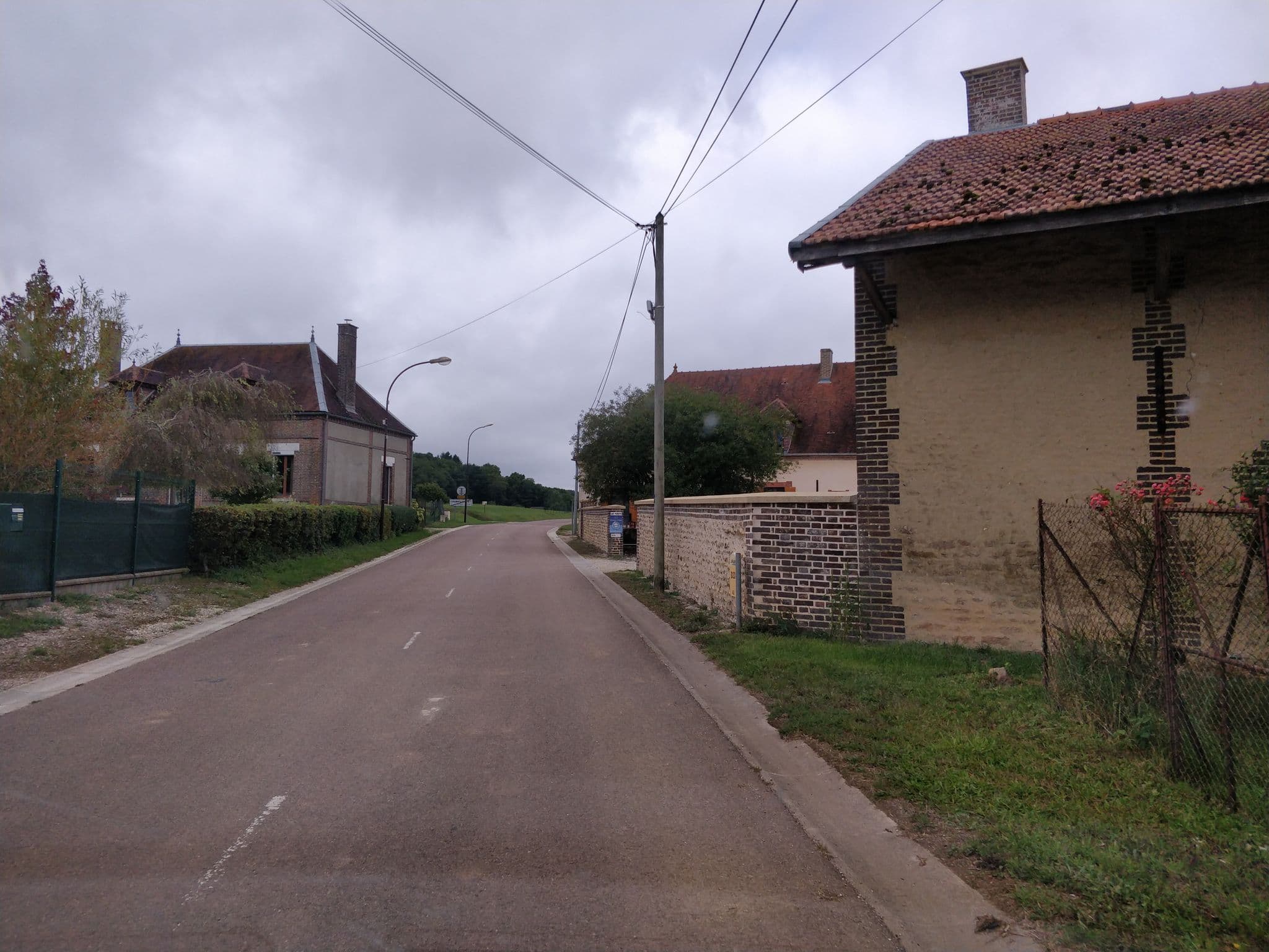Street view near Les Furets, Bouilly — © zouzou (CC BY-SA · Mapillary)