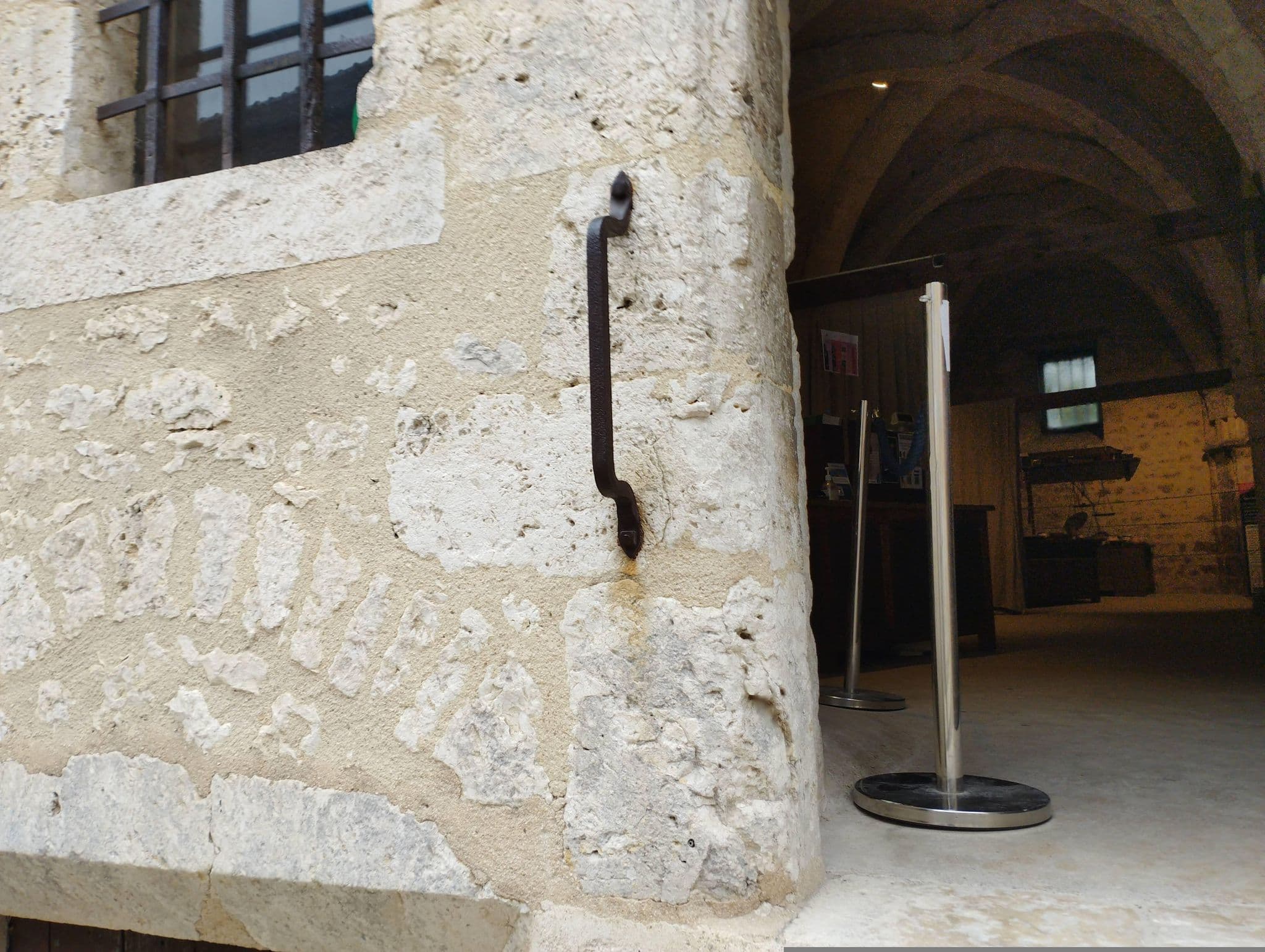 Street view near La petite maison dans le jardin, Provins — © kritic (CC BY-SA · Mapillary)