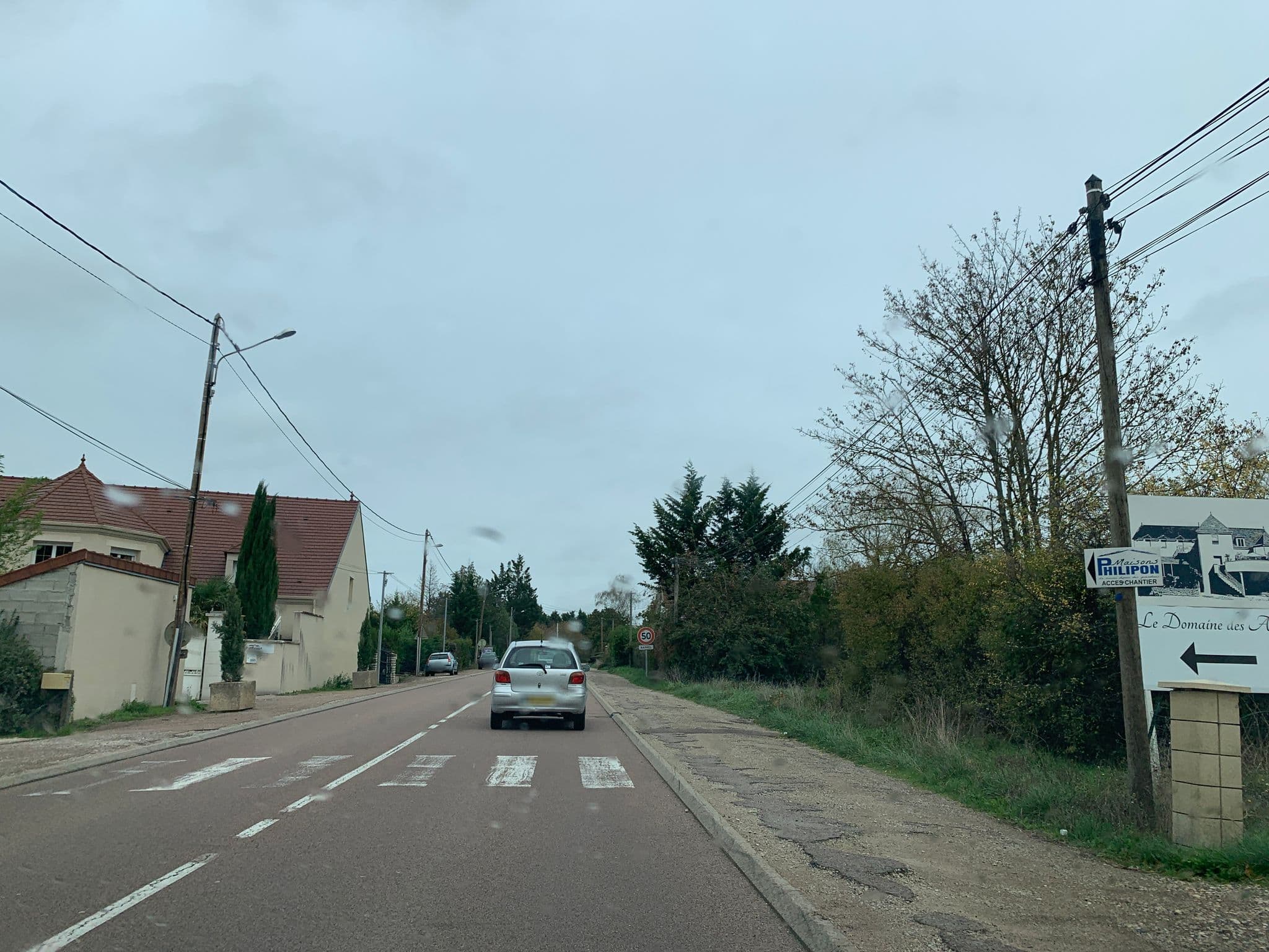 Street view near Les Boudoirs de Colette, Monéteau — © thepriben (CC BY-SA · Mapillary)