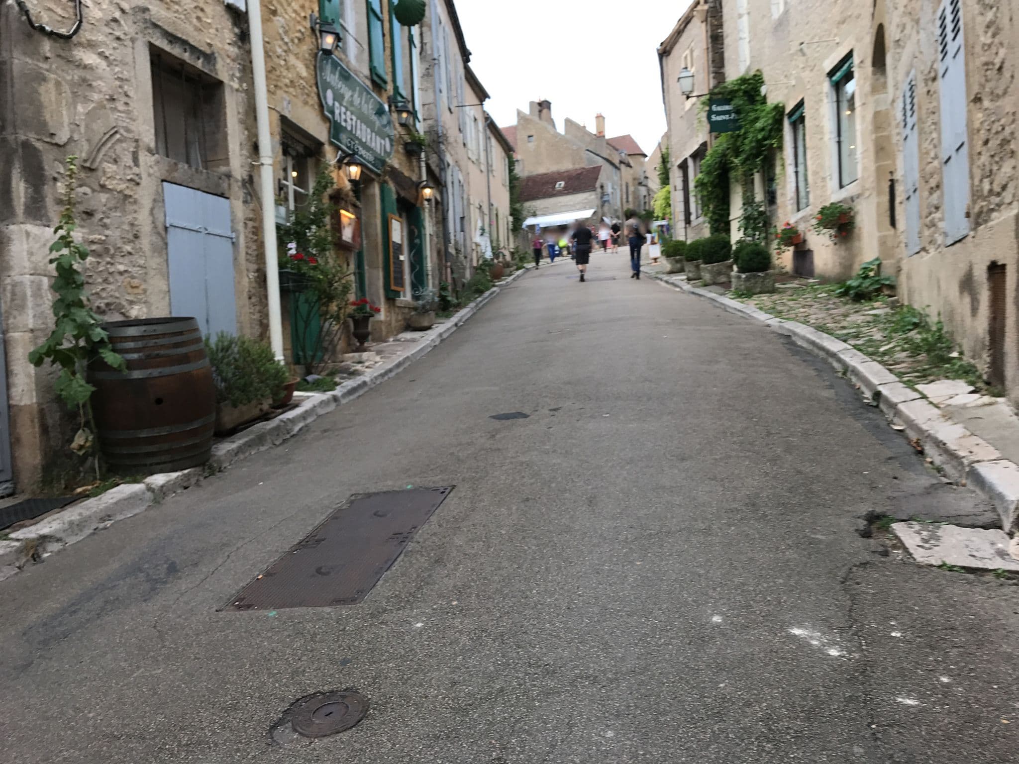 Street view near La Glycine de Vezelay, Avallon — © thepriben (CC BY-SA · Mapillary)