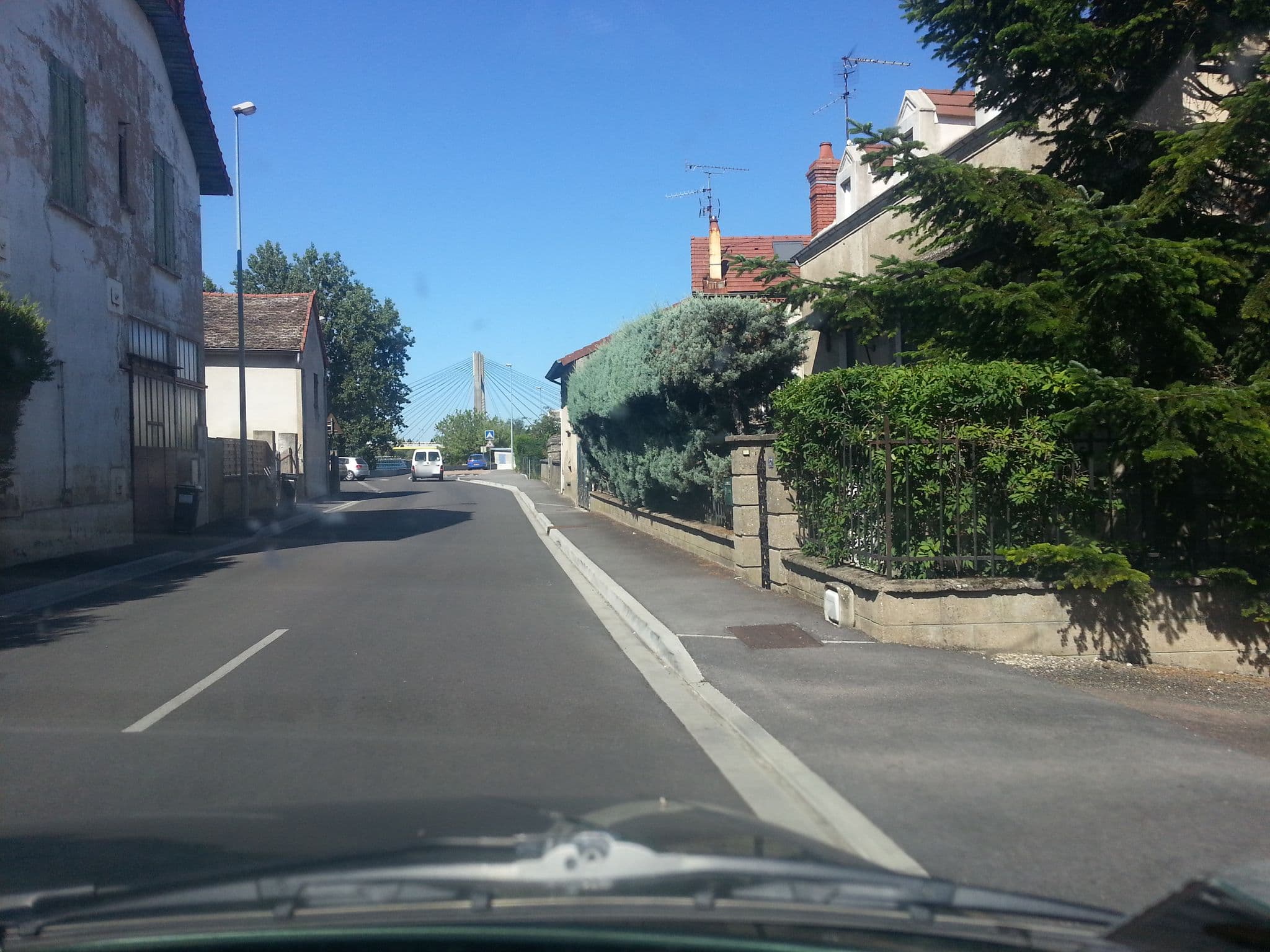 Street view near Les Reflets, Chalon-sur-Saône — © zerpou (CC BY-SA · Mapillary)