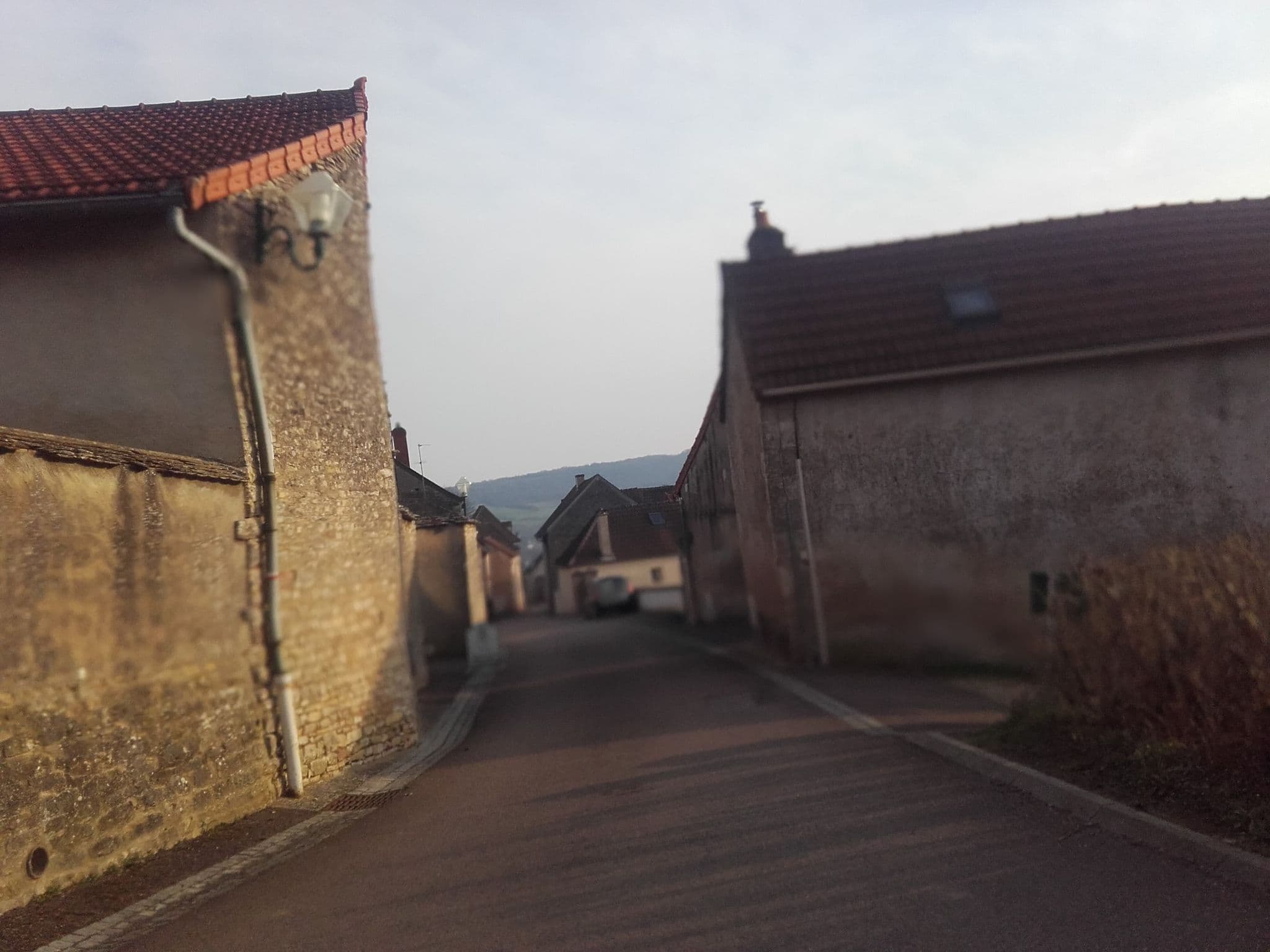 Street view near Au Pied des Vignes, Chagny — © alexcorioze (CC BY-SA · Mapillary)