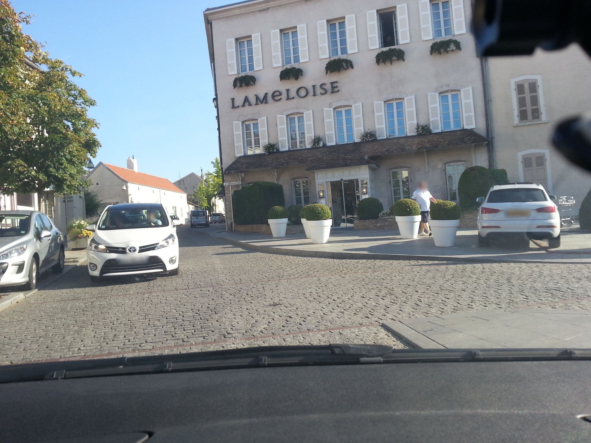 Street view near Maison Lameloise, Chagny — © zerpou (CC BY-SA · Mapillary)